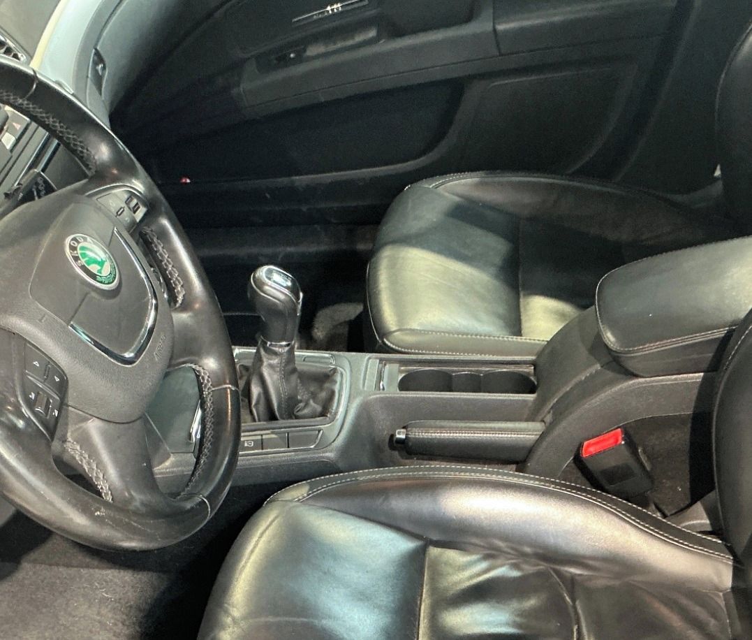 Škoda Superb, 2.0 Tdi 125KW ELEGANCE Kůže - fotka 4