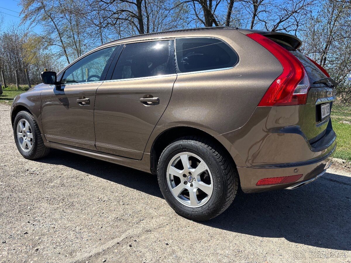 Volvo XC60, Volvo XC60 Automat 4x4 2,4D - fotka 4