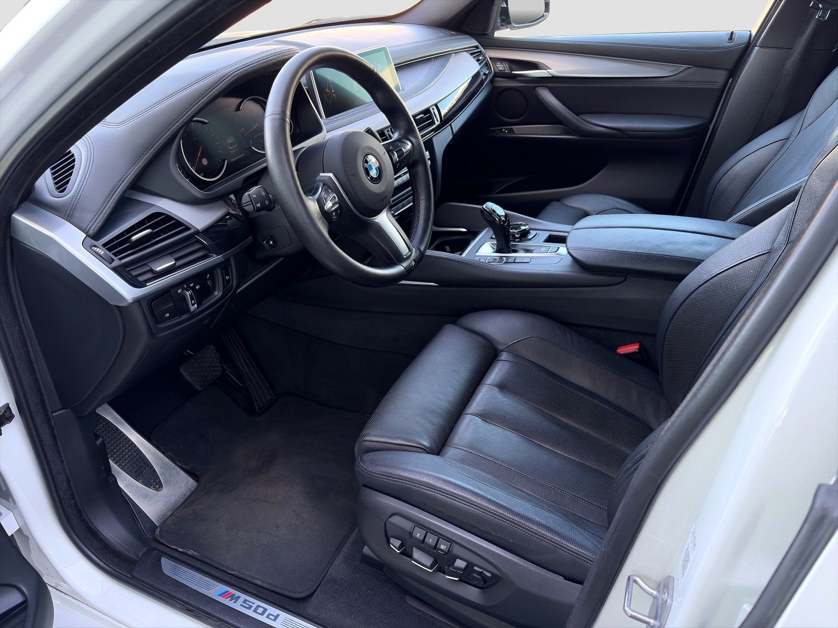 BMW X6, M50d, SAV/SUV - fotka 5