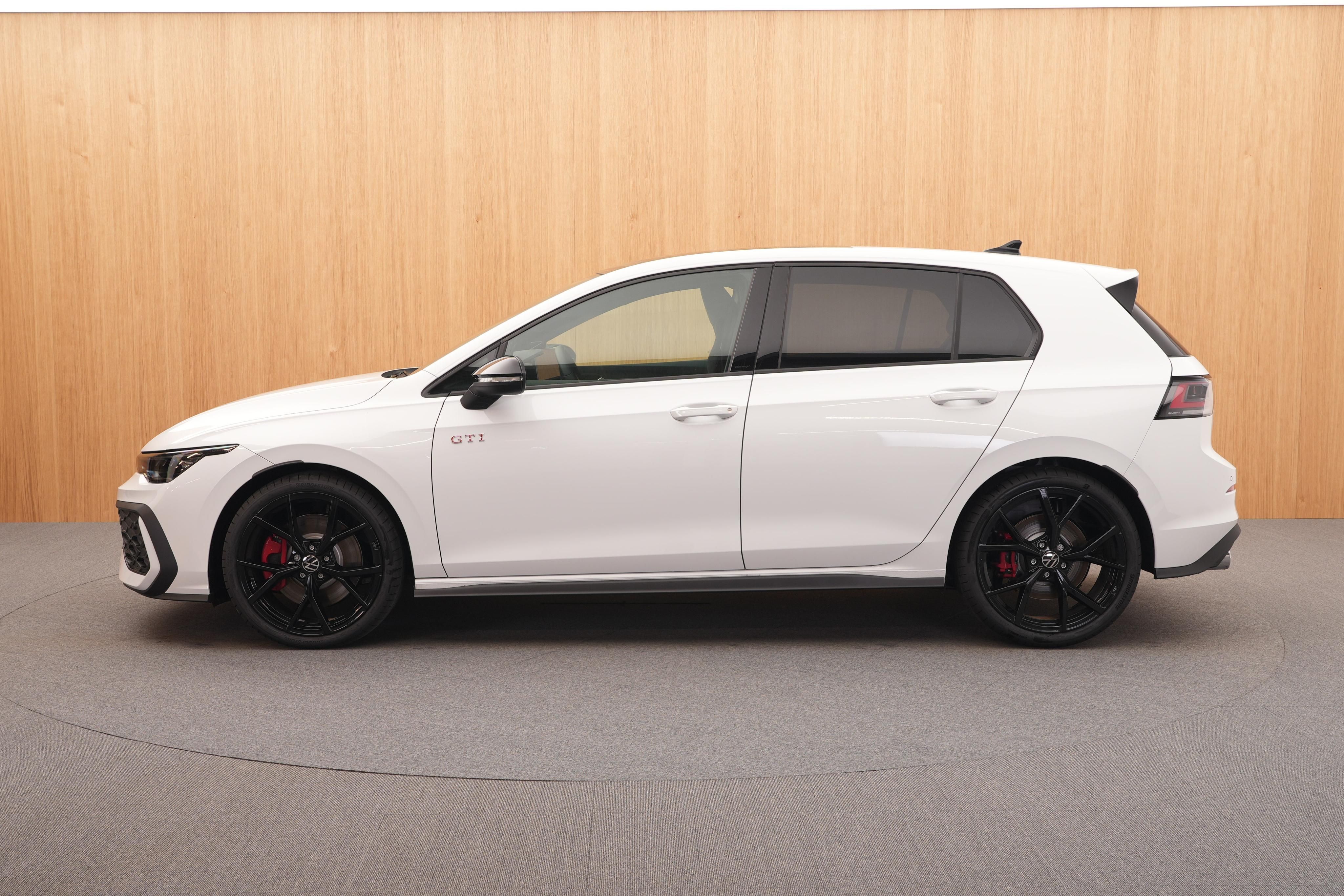 Volkswagen Golf, GTI 2.0 TSI DSG - fotka 2