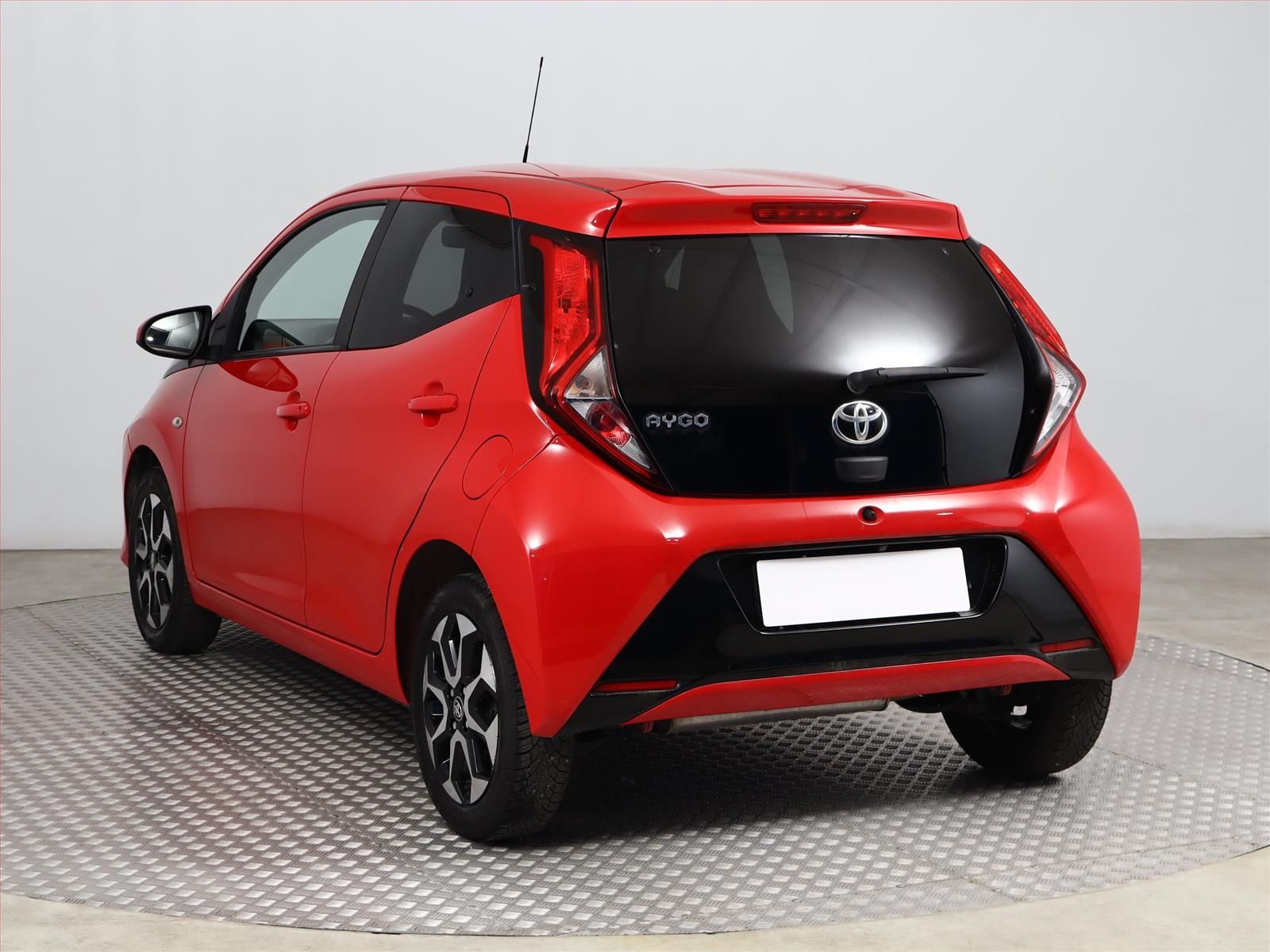 Toyota Aygo, 1.0 VVT-i, ČR,1.maj - fotka 4