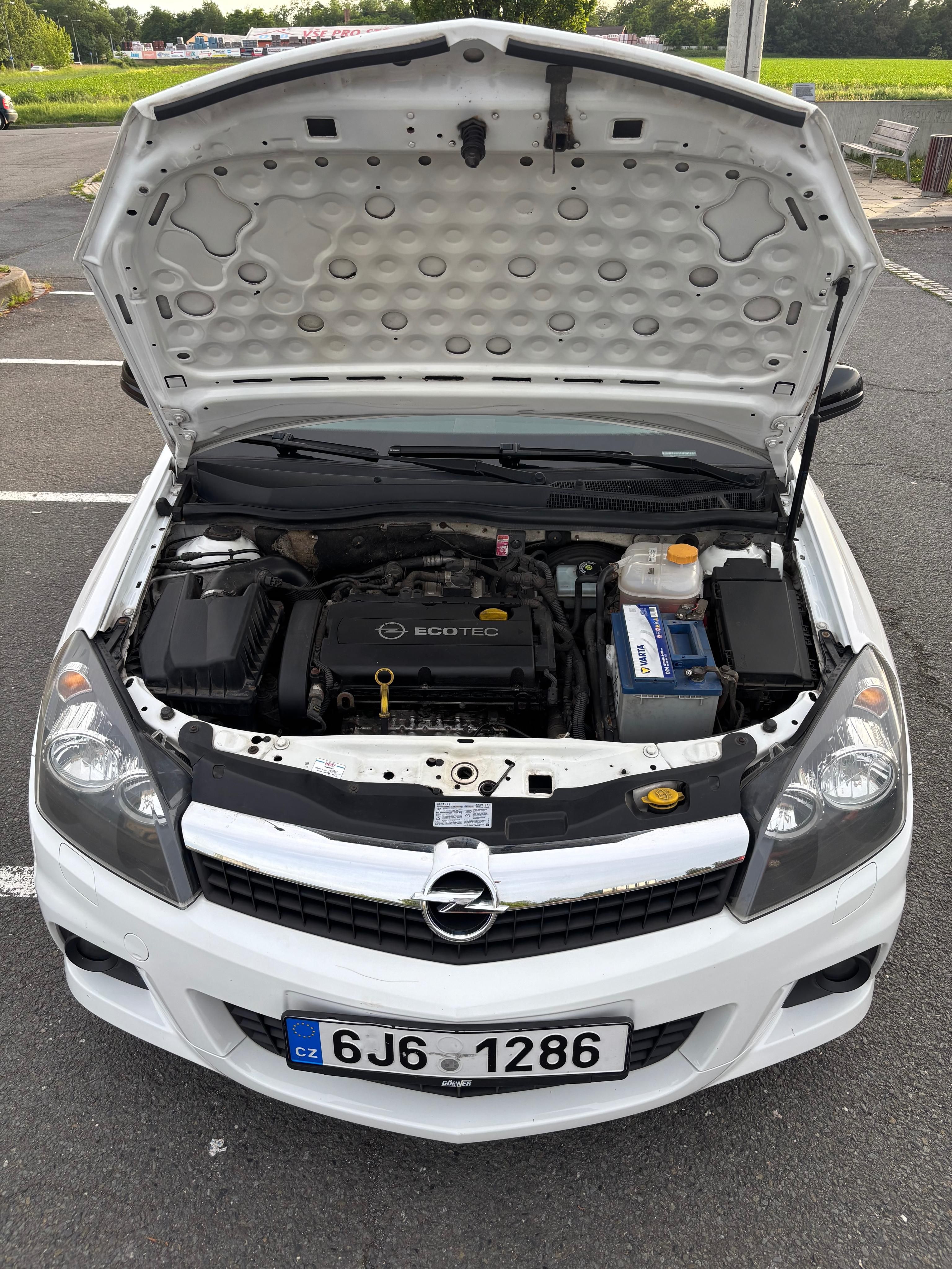 Opel Astra, GTC 1.6 - fotka 4