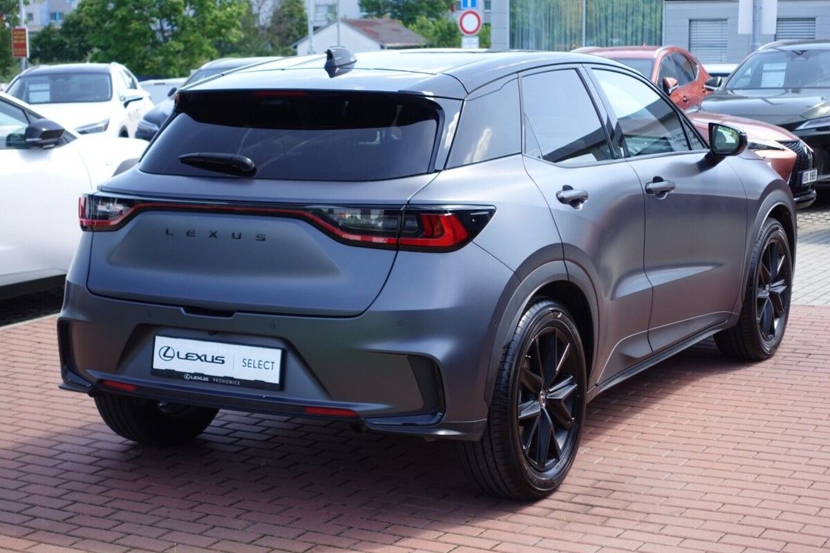 Lexus LBX, 1,5 HEV Original Edition 4x4 - fotka 5