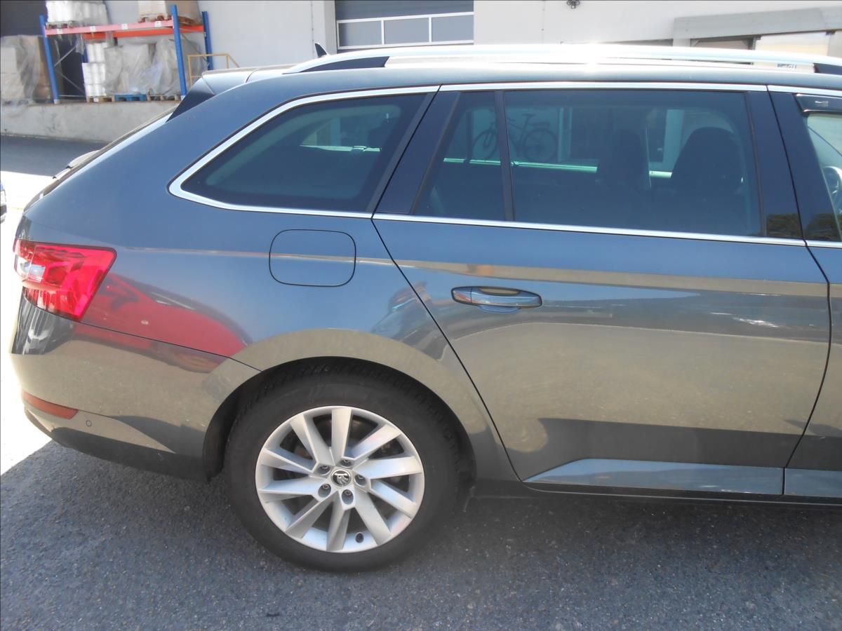 Škoda Superb, 1,6 TDi 88Kw DSG Kůže!! - fotka 5