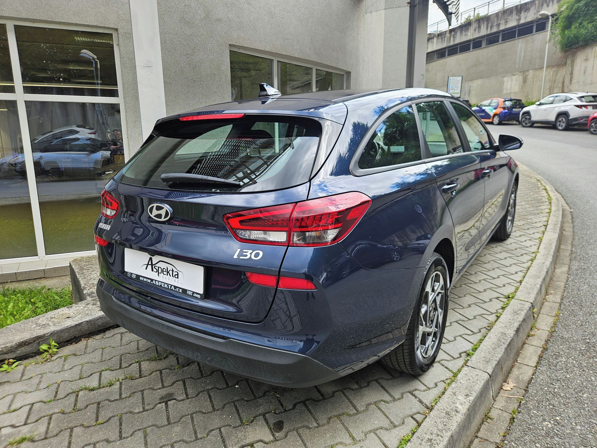Hyundai i30, 1.5i Comfort, serv.kn., 1.maj. - fotka 5