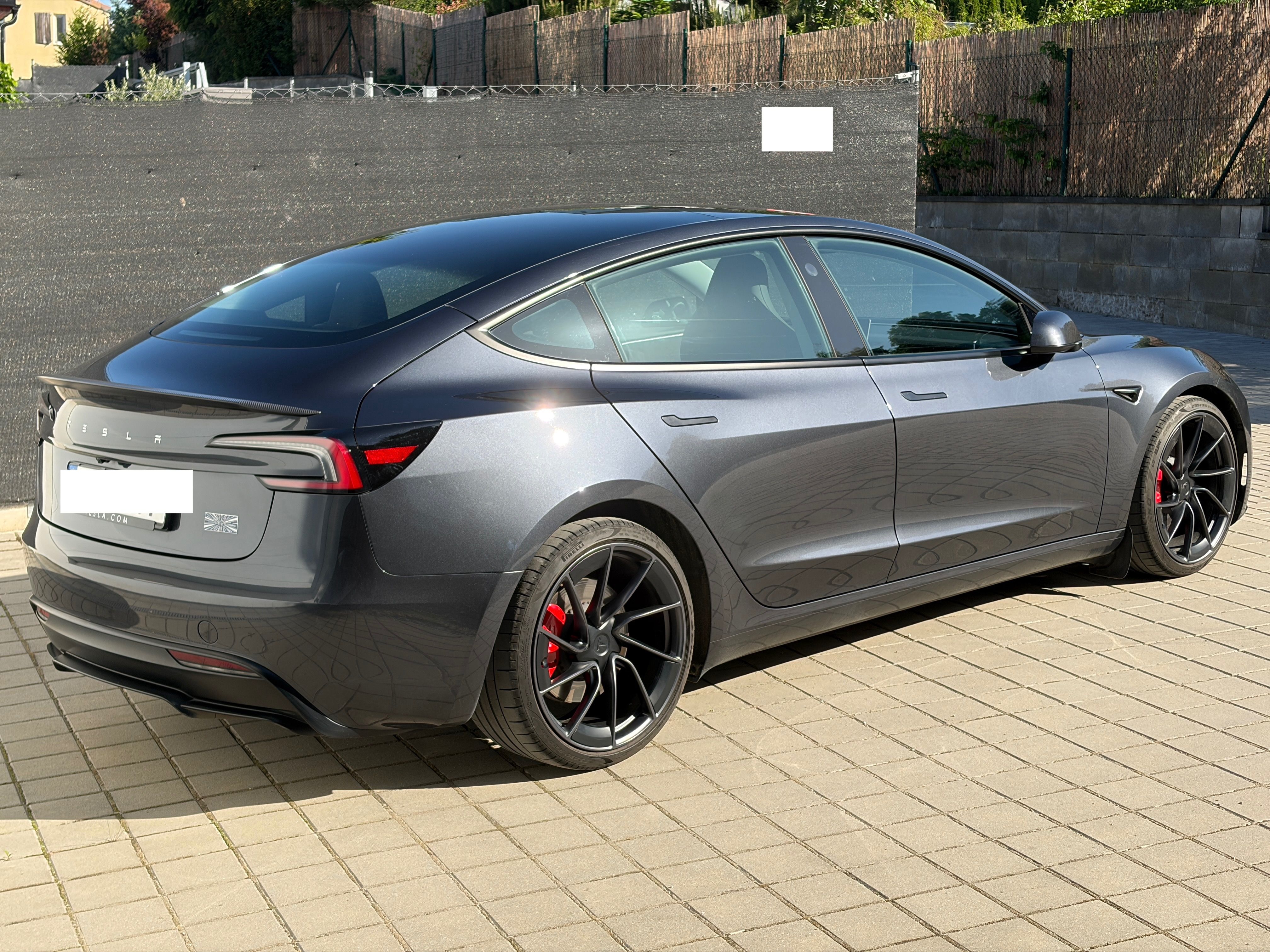 Tesla Model 3, Performance Highland ČR - fotka 3