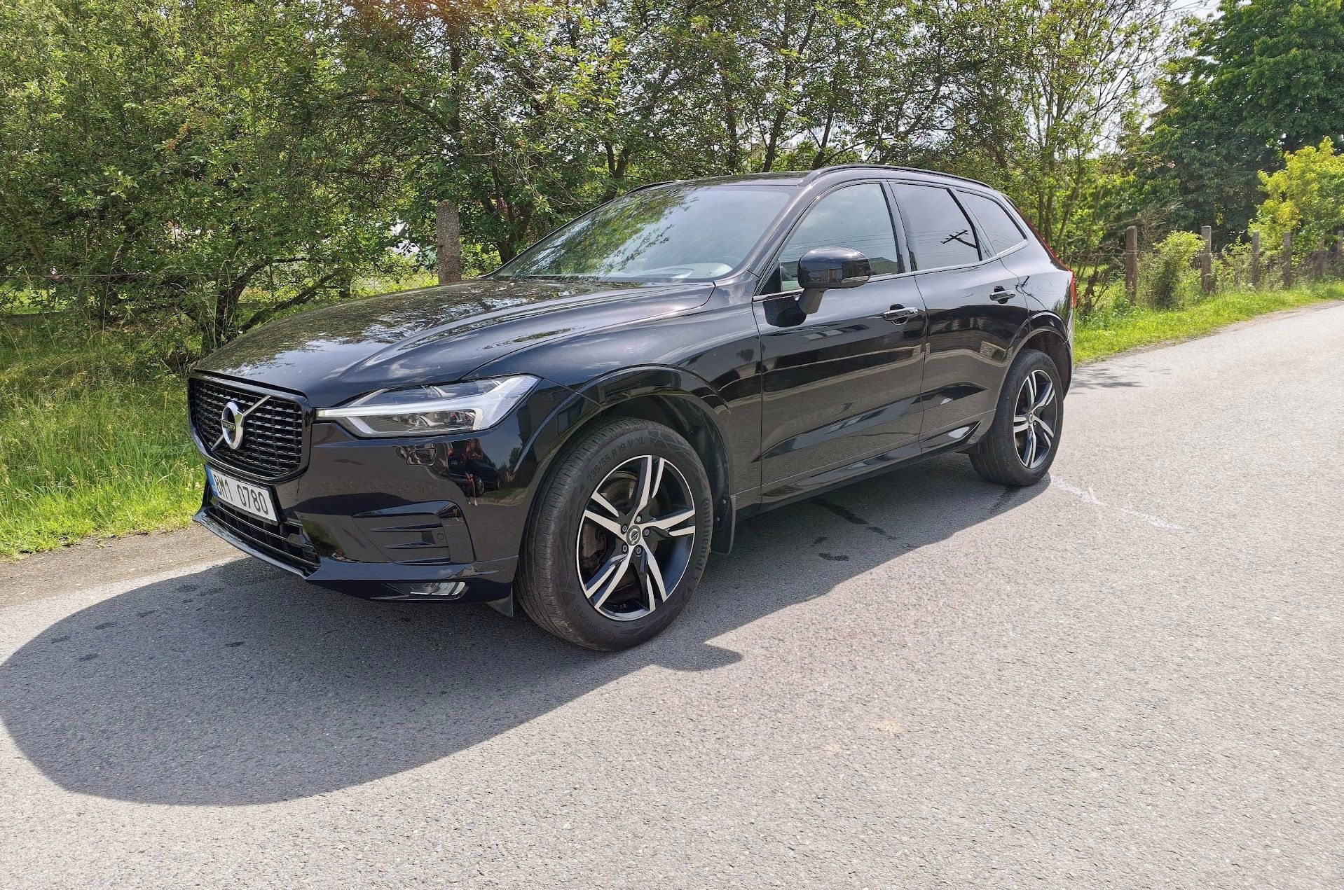 Volvo XC60, B4 145kW R-Design (model 2021) - fotka 2