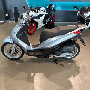 Piaggio Medley, 125 Grigio Astrale