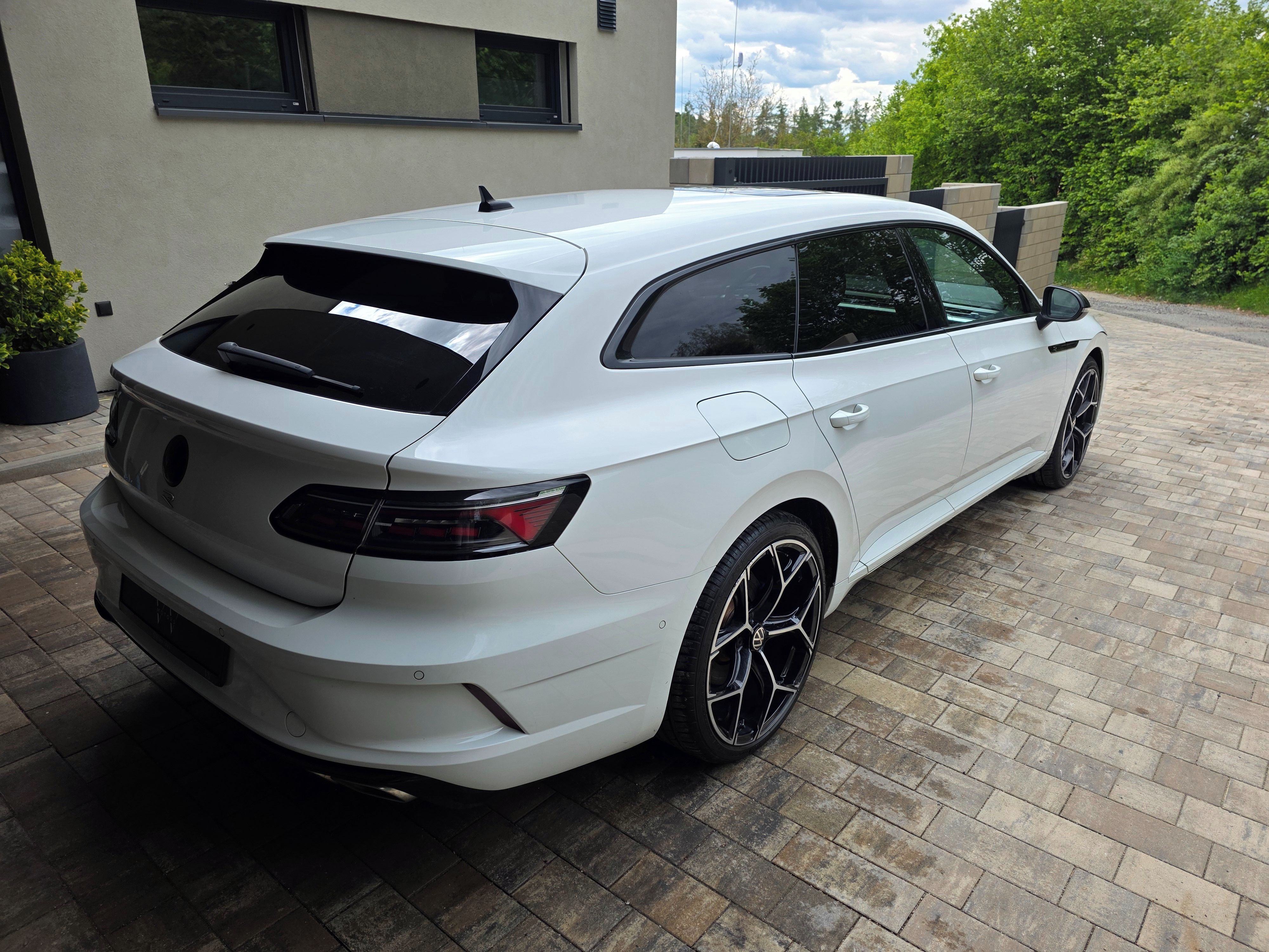 Volkswagen Arteon Shooting Brake, 2.0 TSI R 4Motion, Tažné - fotka 3