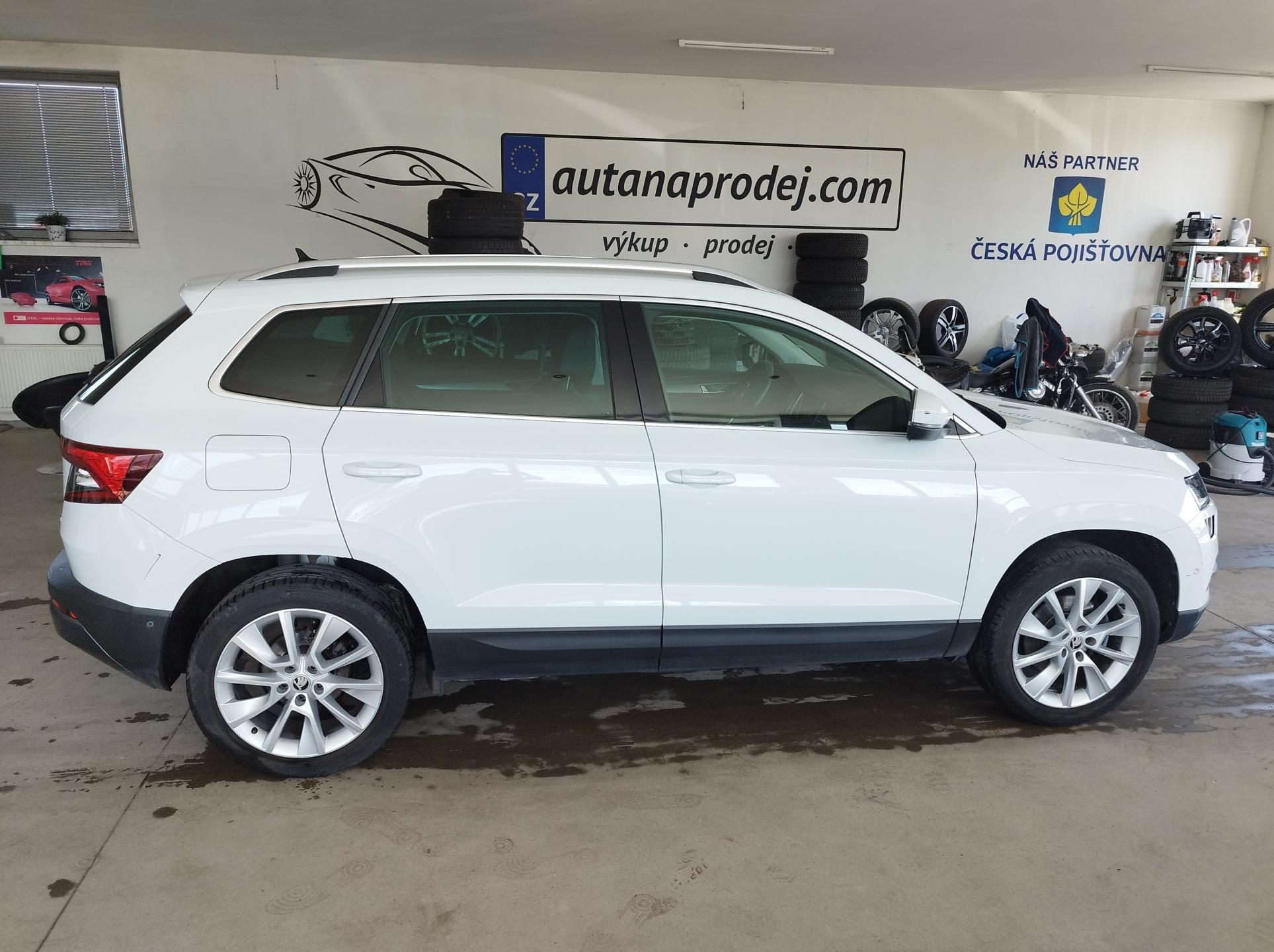Škoda Karoq, 1,0TSI,85KW,FULL,LED,ALU,KŮŽE - fotka 4