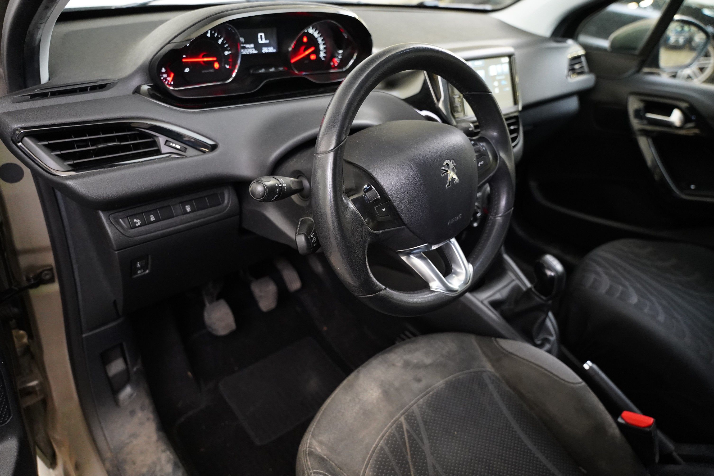 Peugeot 208, 1.2i 60 kW - fotka 5