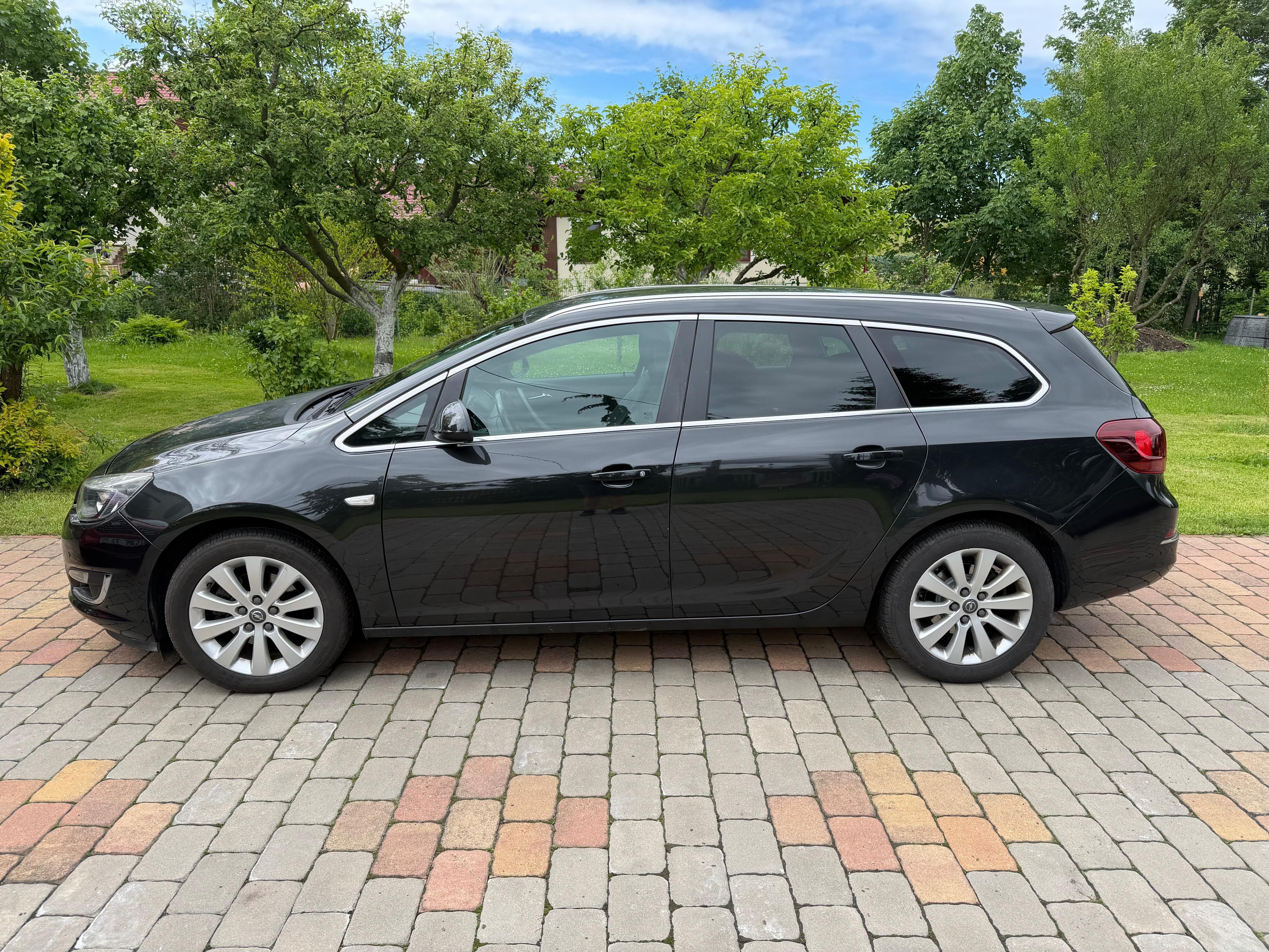 Opel Astra, J,1.6 CDTi 100KW Sports tourer - fotka 2