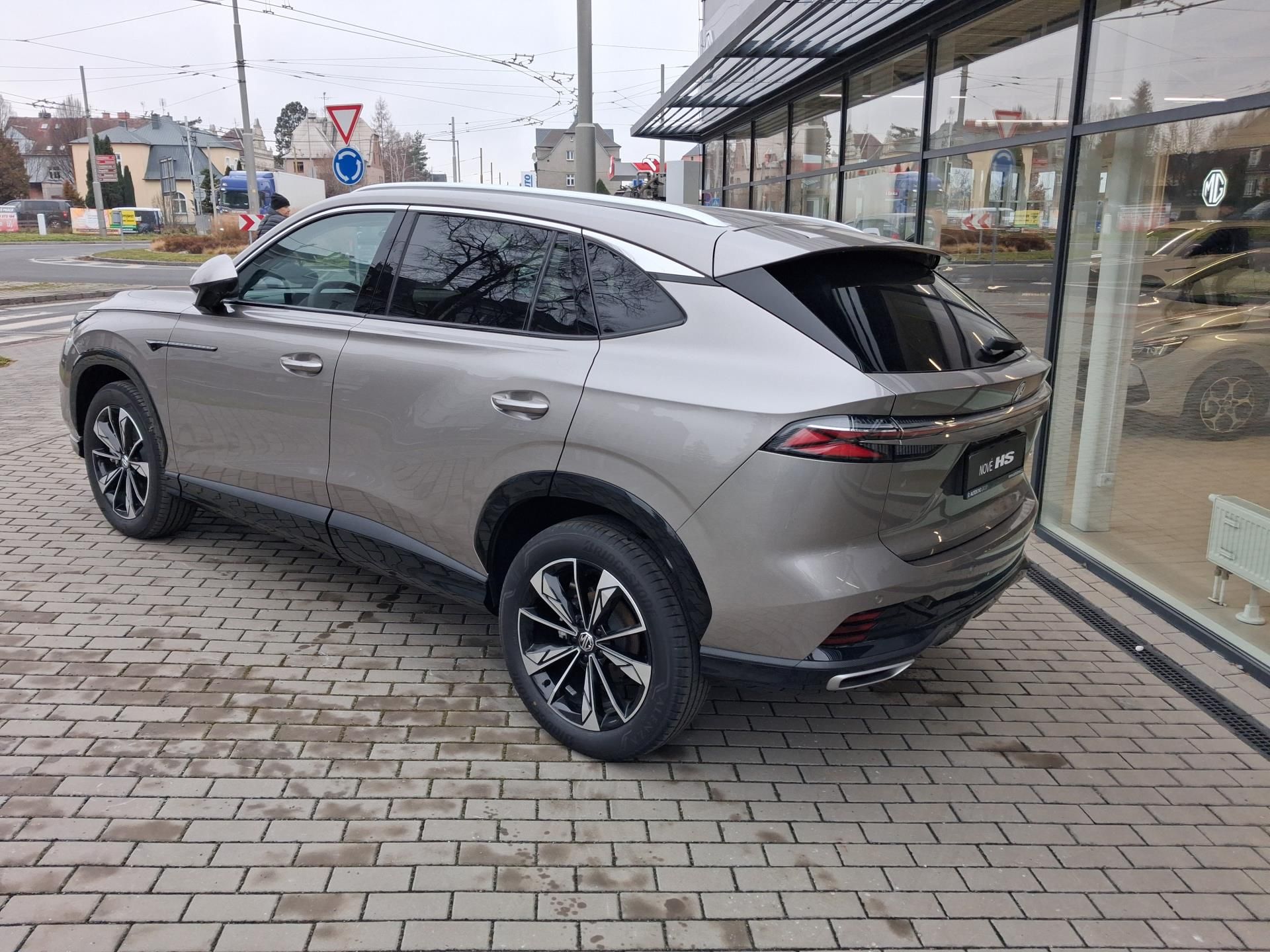 MG HS, EXCLUSIVE 1.5TGI 125kW 7DCT - fotka 3