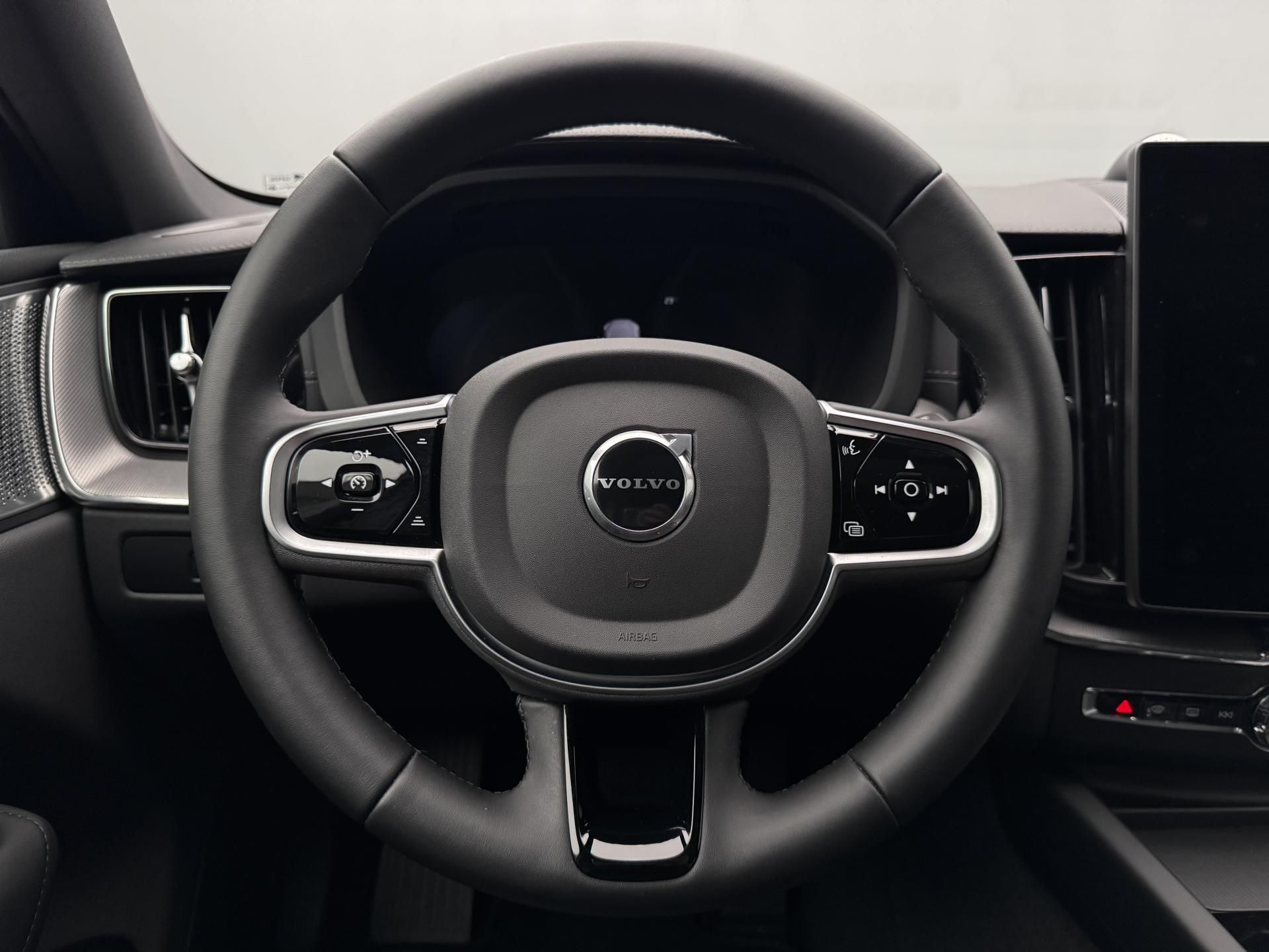Volvo XC60, T6 AWD RECHARGE ULTRA CZ 1.maj - fotka 3