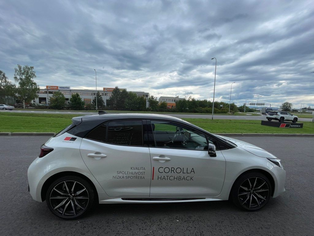 Toyota Corolla, 2.0 Hybrid GR SPORT - fotka 6