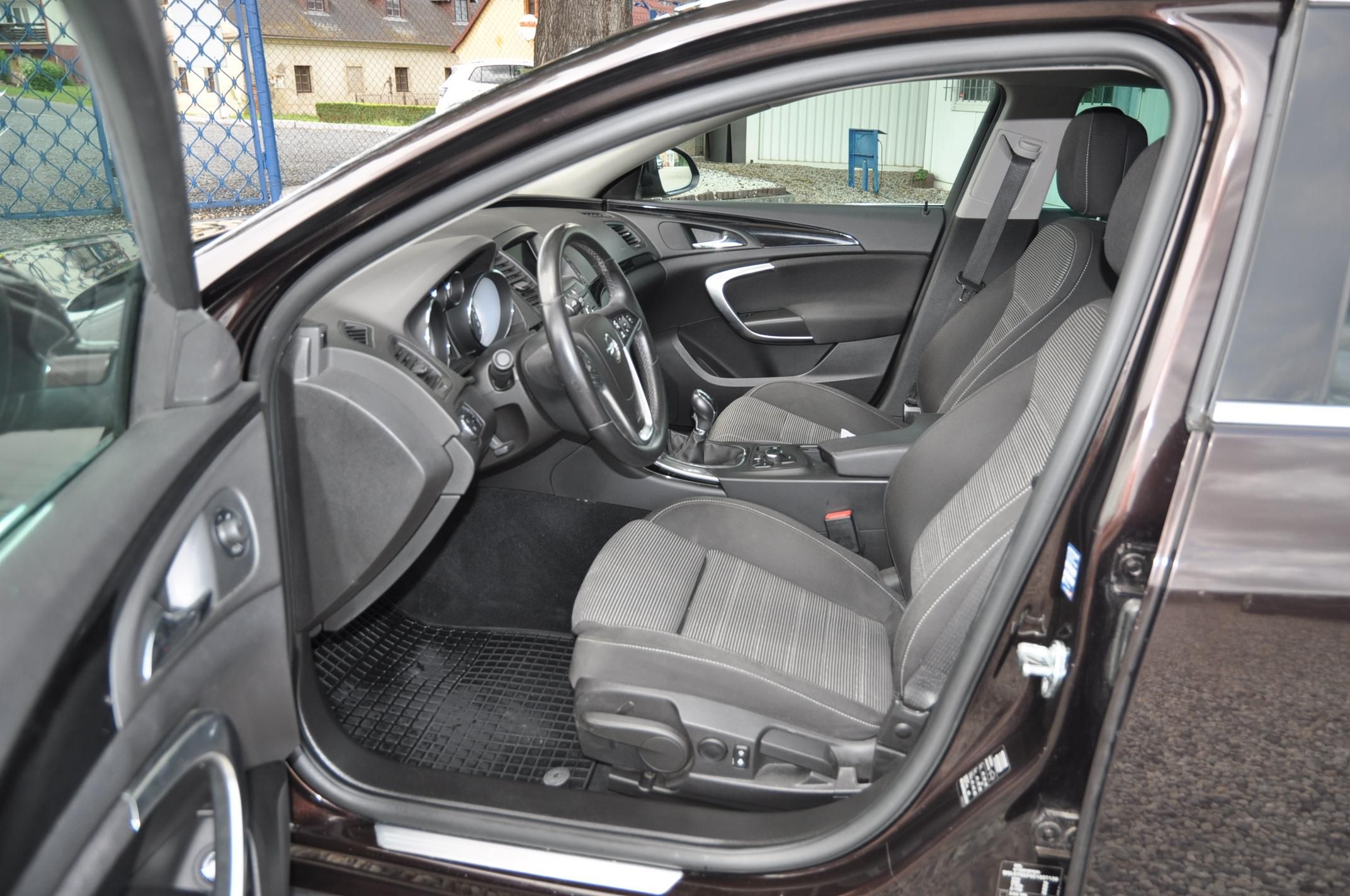 Opel Insignia, 1.4i TURBO 103kW KOMBI - fotka 6