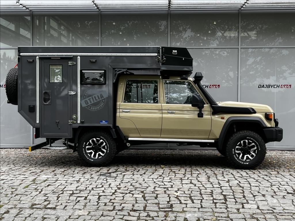 Toyota Land Cruiser, 4,0 Obytný - nejetý - fotka 4