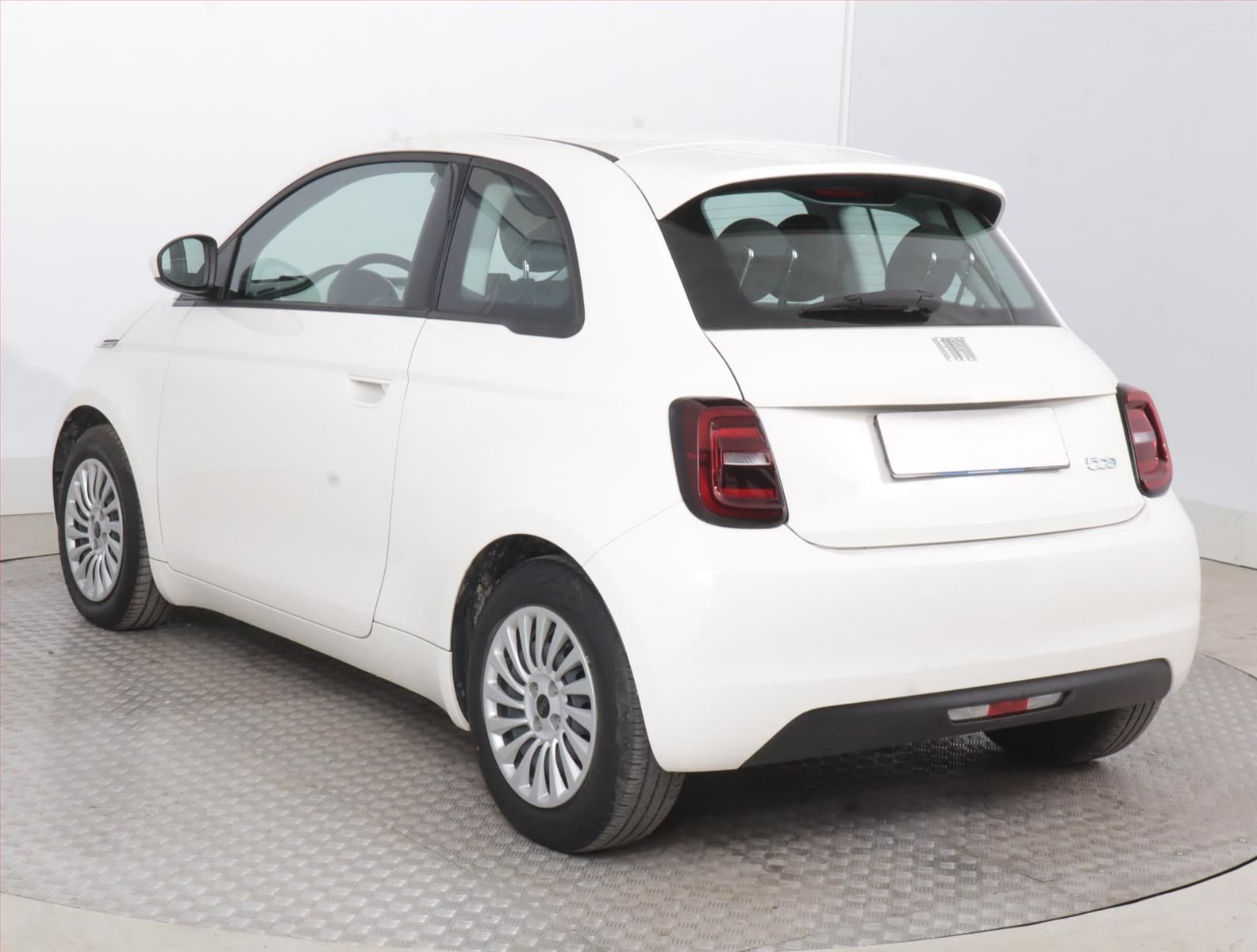 Fiat 500E, 42 kWh, SoH 93%, Automat - fotka 4