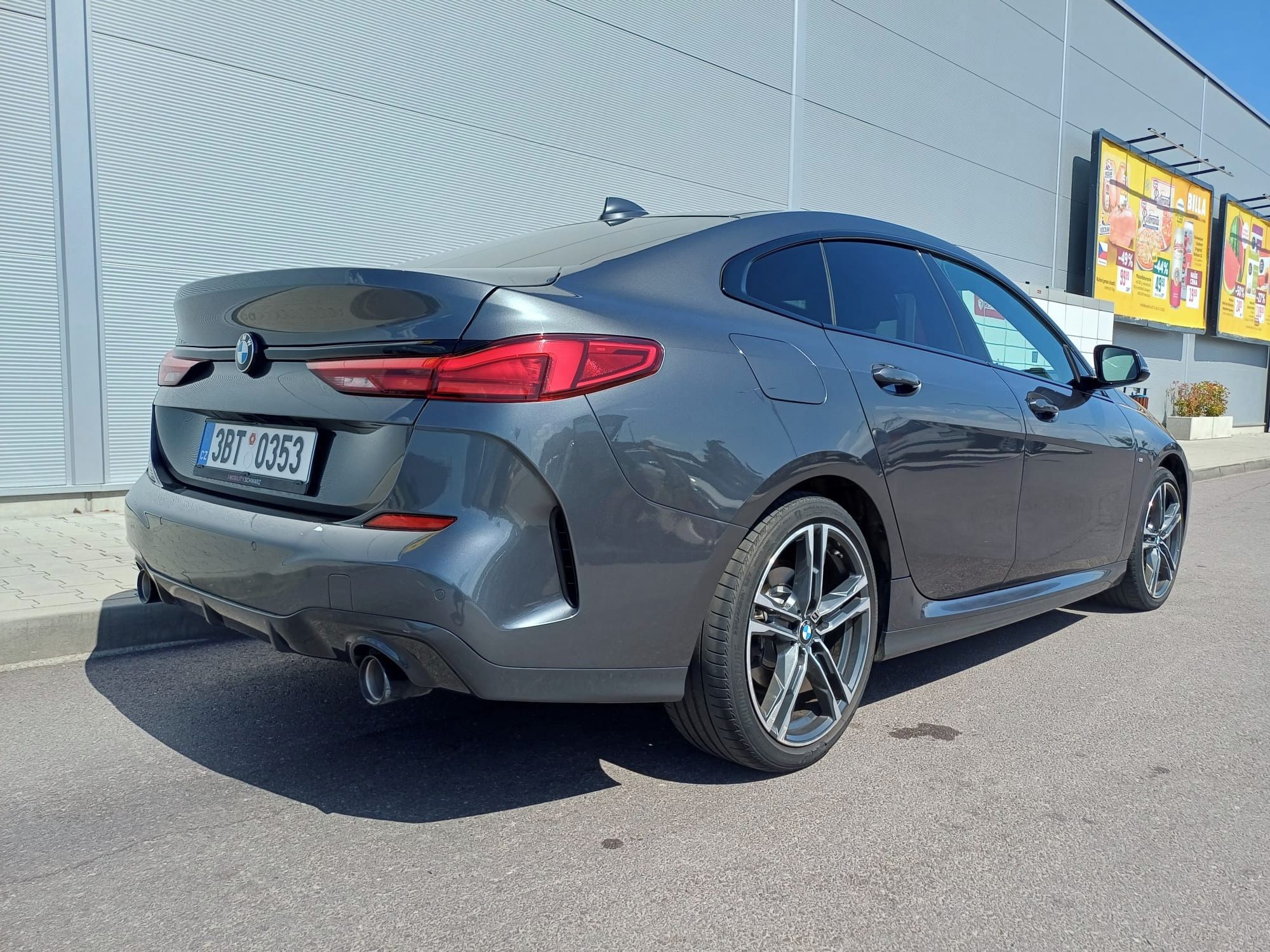 BMW Řada 2, 218 d M-Sport - fotka 5