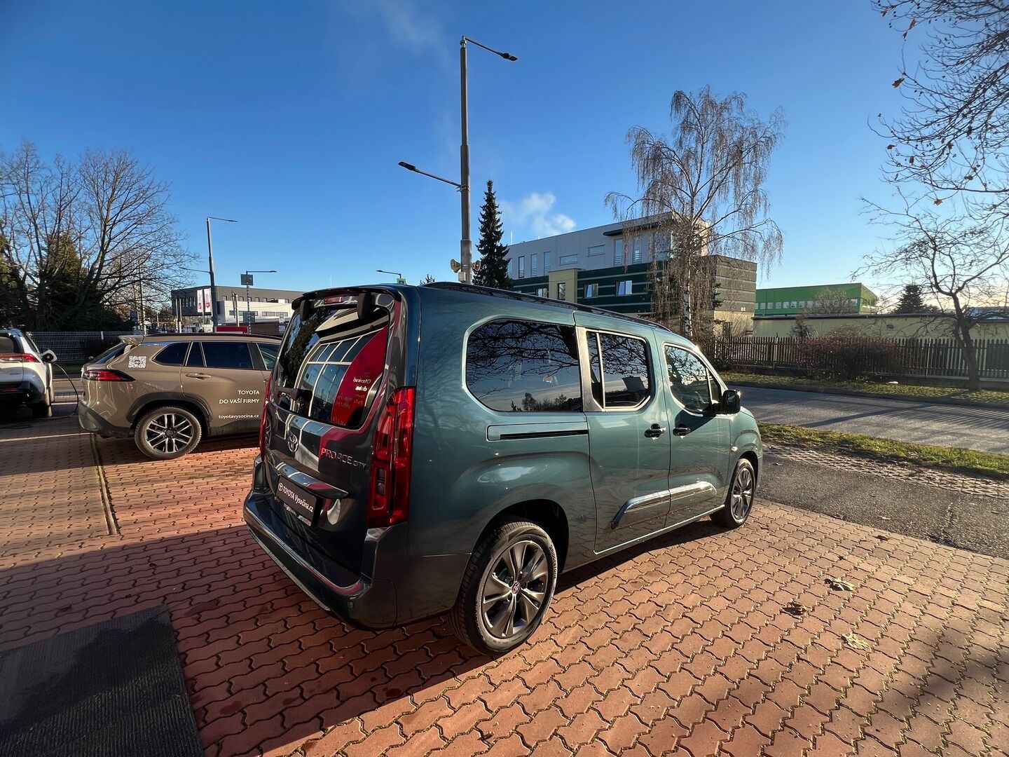 Toyota Proace City Verso, Long 1.5 nafta 130 koní - fotka 3