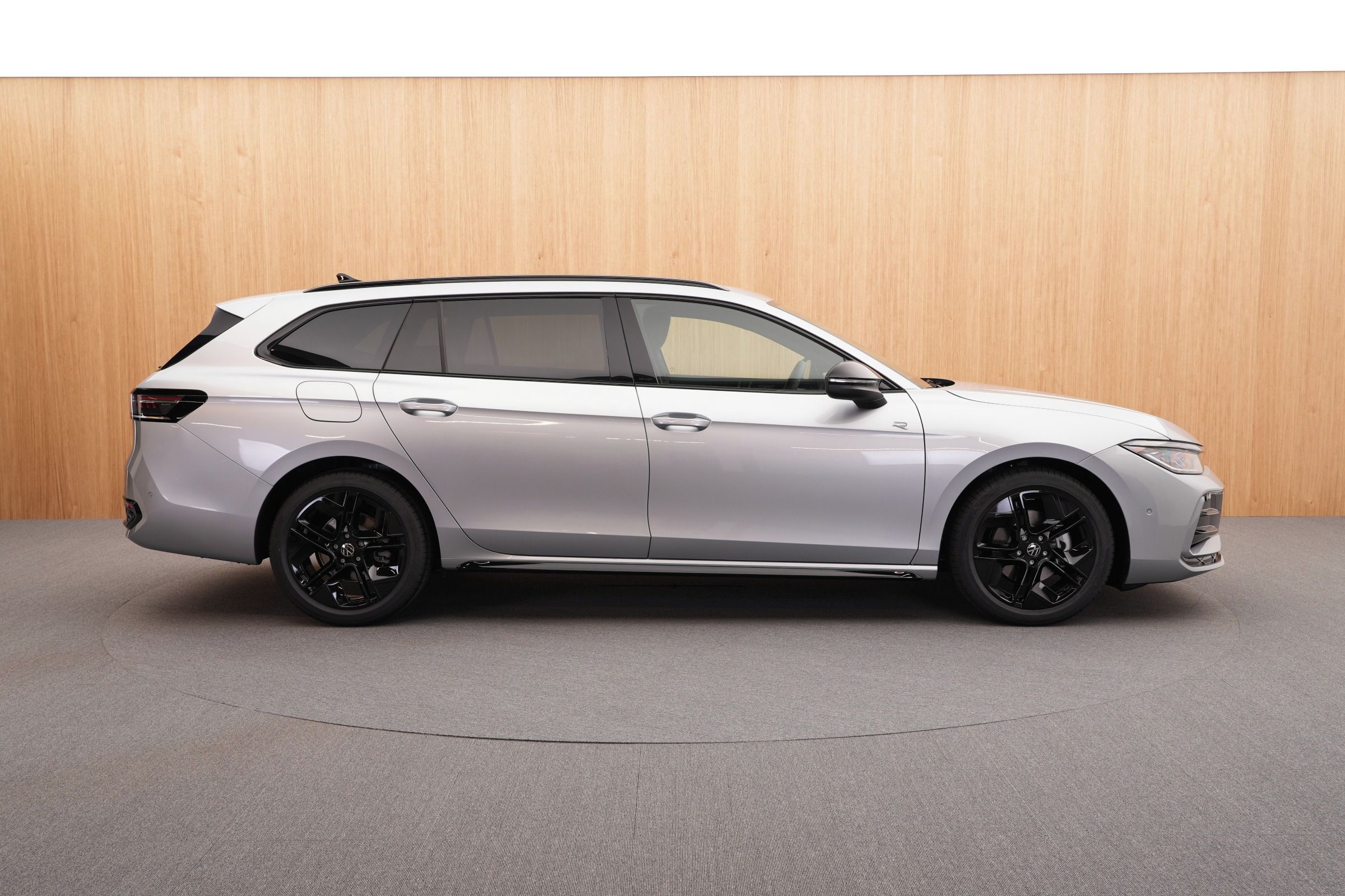 Volkswagen Passat, R-Line 2.0 TDI DSG - fotka 5