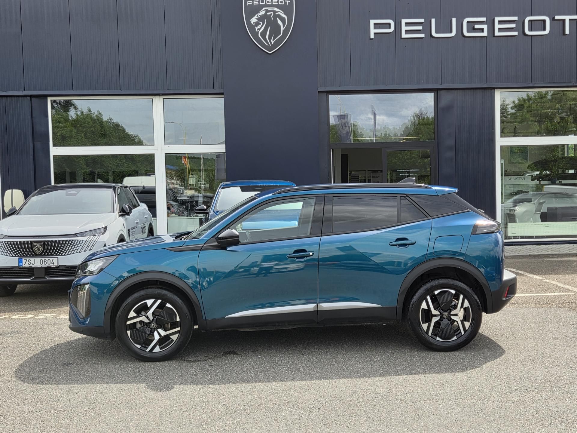 Peugeot 2008, 1.2 PT 100 ALLURE MAN6 - fotka 2