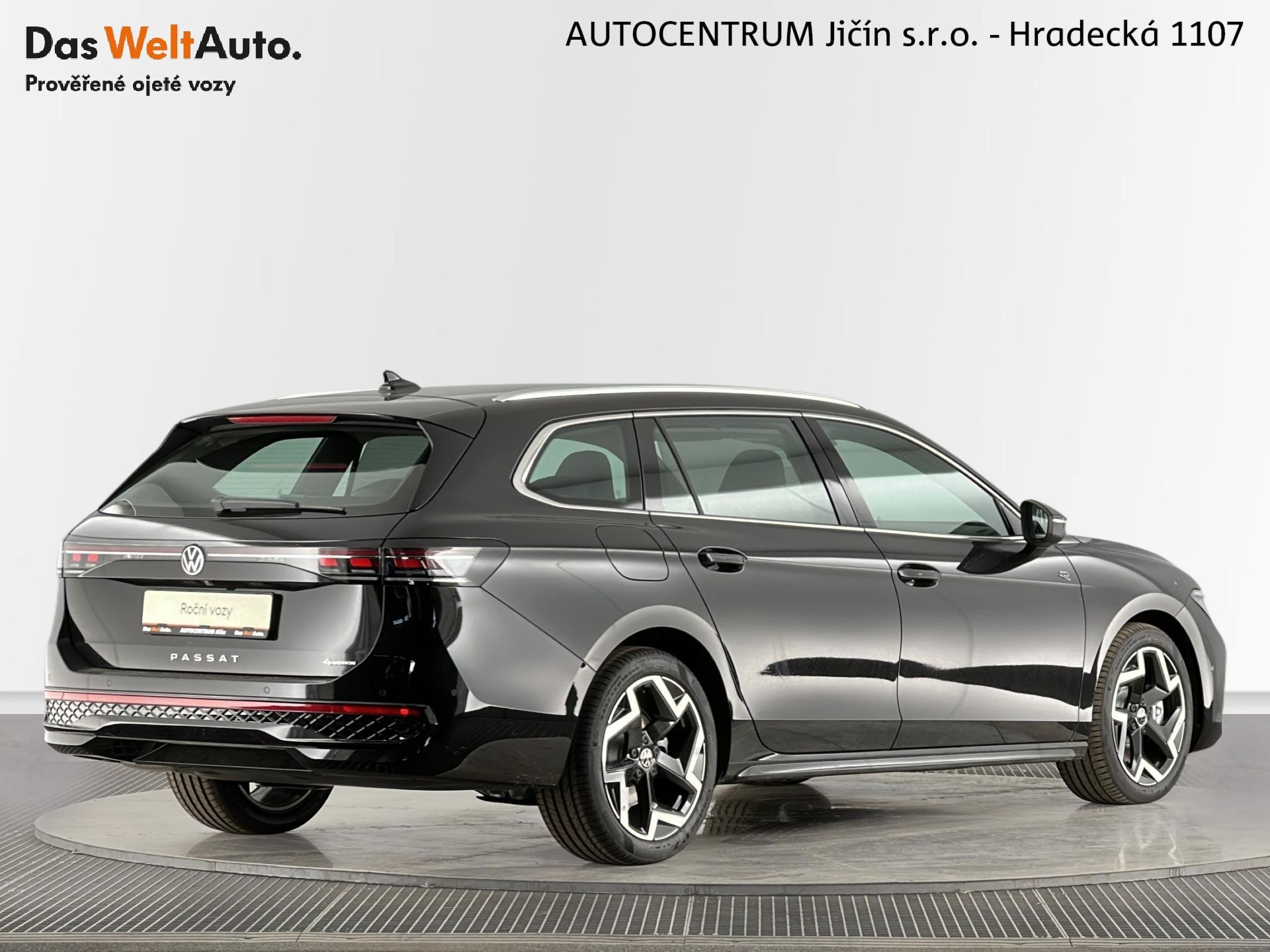 Volkswagen Passat, R-Line 2.0 TDI 142kW 4Motion D - fotka 2