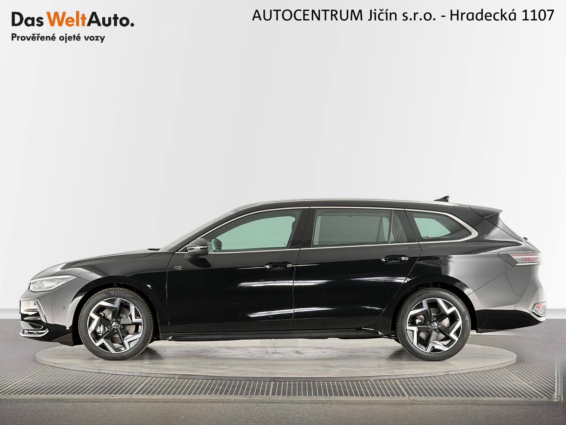 Volkswagen Passat, R-Line 2.0 TDI 142kW 4Motion D - fotka 3