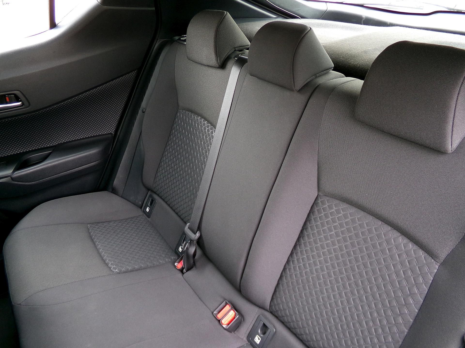 Toyota C-HR, COMFORT 1,8 HYBRID 90kW AT - fotka 6