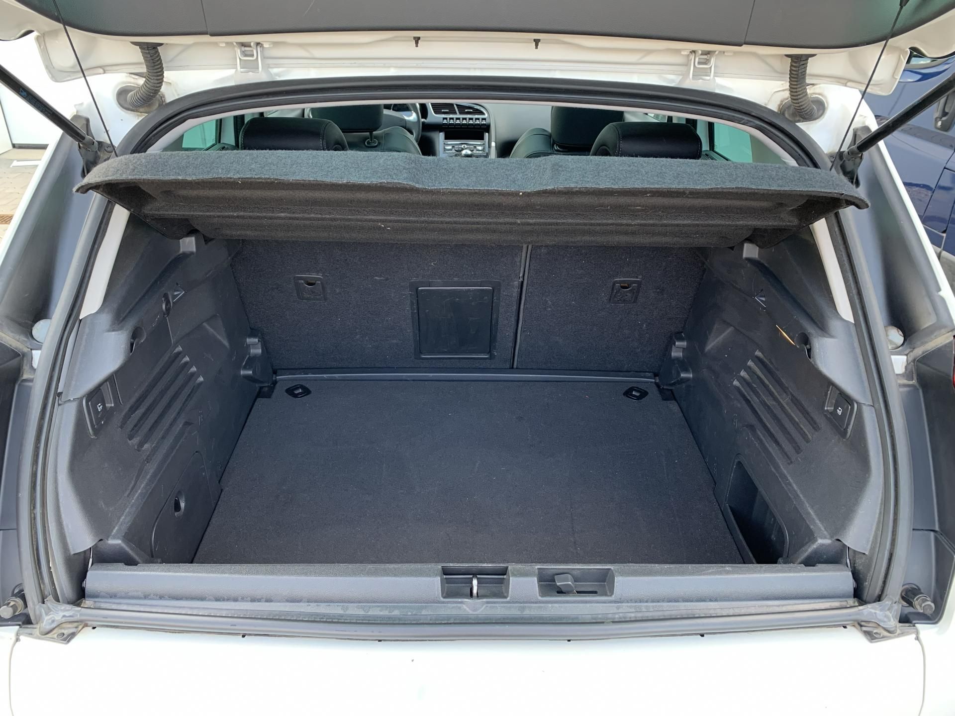 Peugeot 3008, ALLURE+ 1,6 BlueHDi 88kW - fotka 5