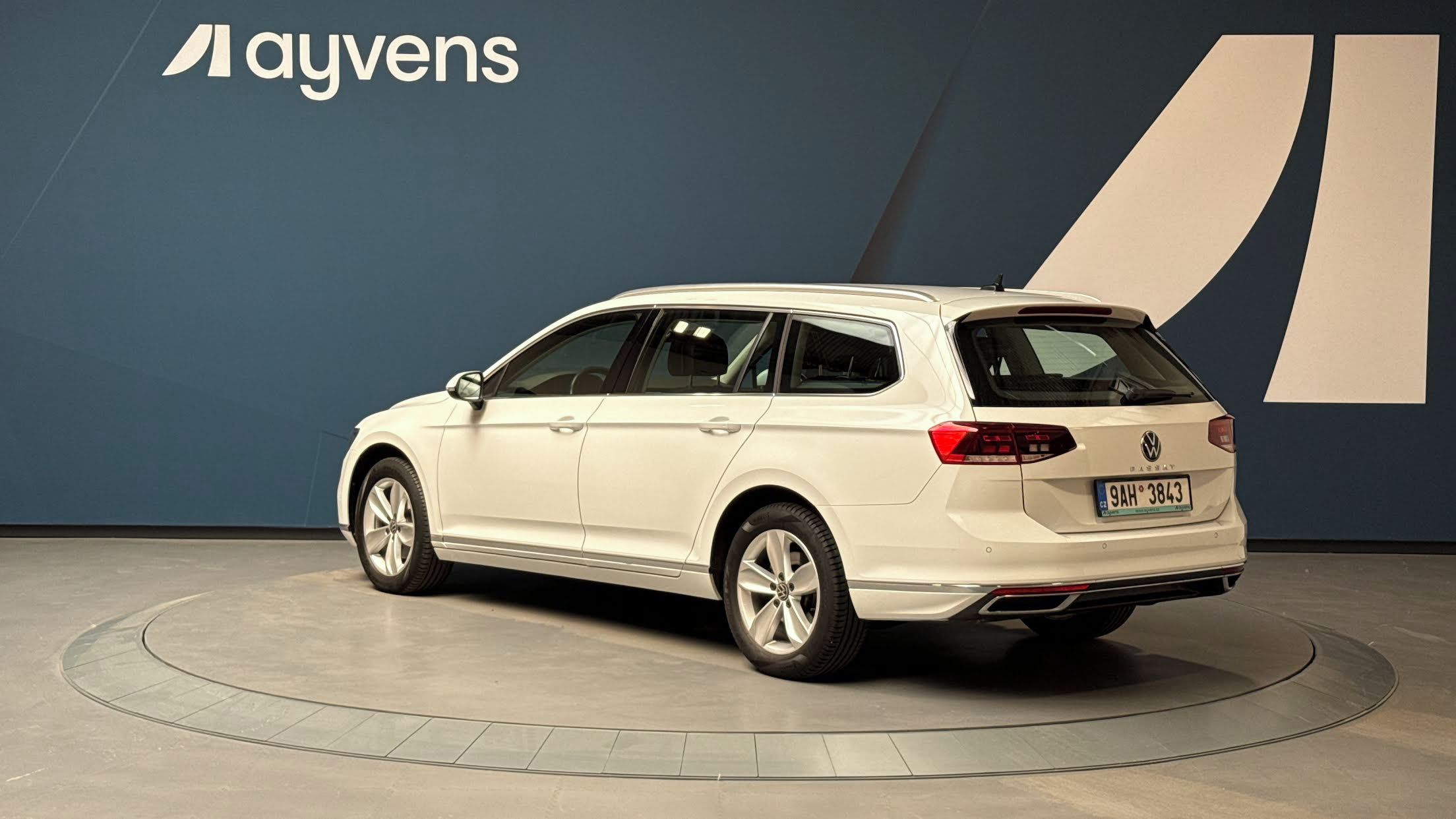 Volkswagen Passat, 2.0 TDI 110kW BMT DSG Elegance - Image 3