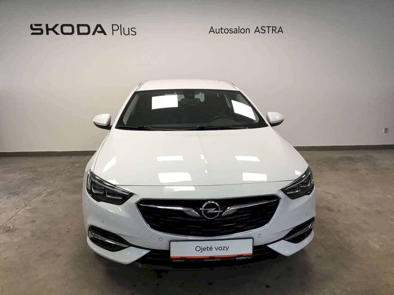 Opel Insignia, Sports Tourer 1.5 Turbo 121 kW - fotka 4