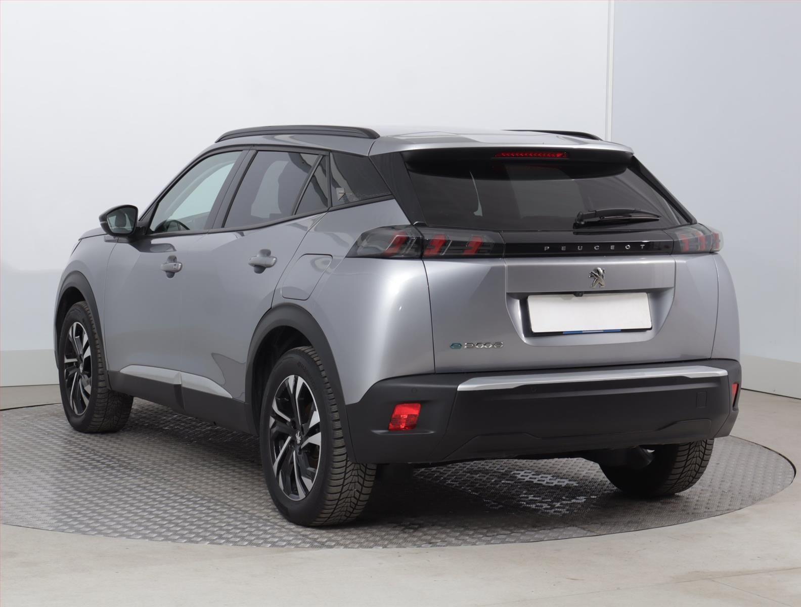Peugeot 2008, 50 kWh, SoH 92%, Automat - fotka 4