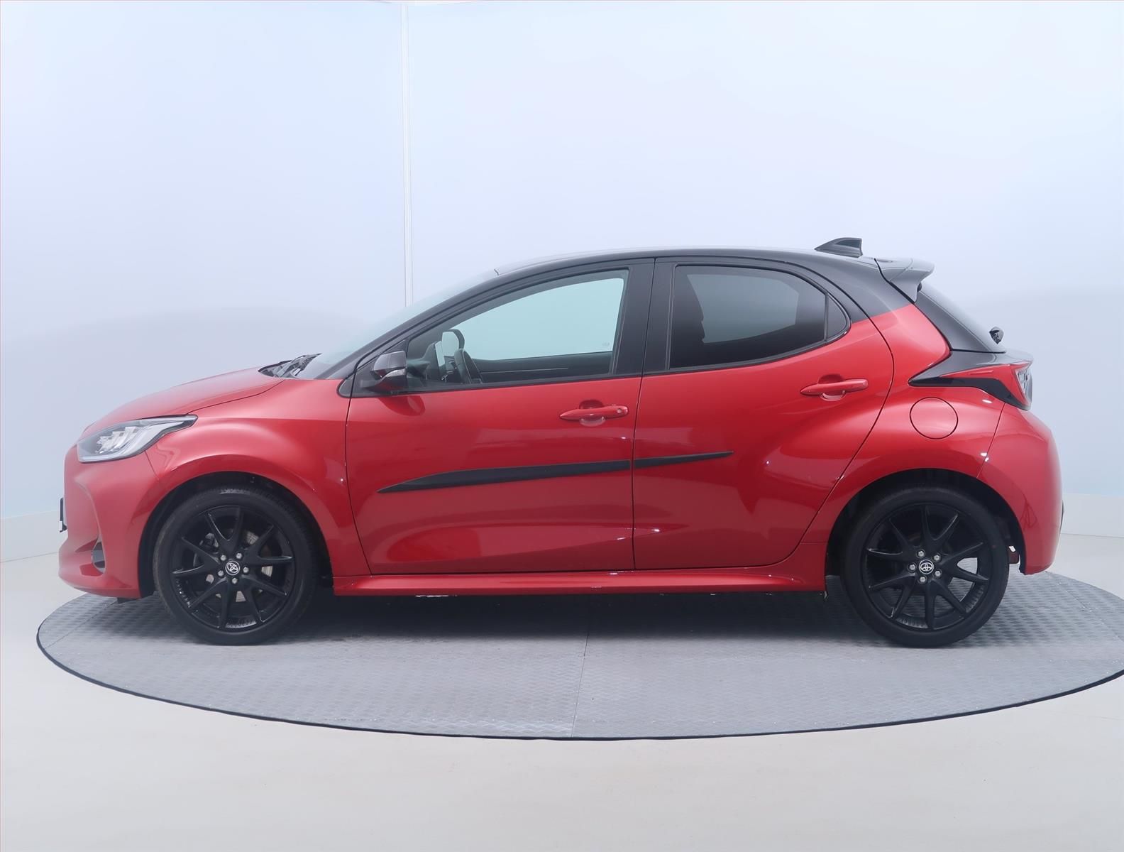 Toyota Yaris, 1.5 VVT-i, Automat, ČR,1.maj - fotka 3