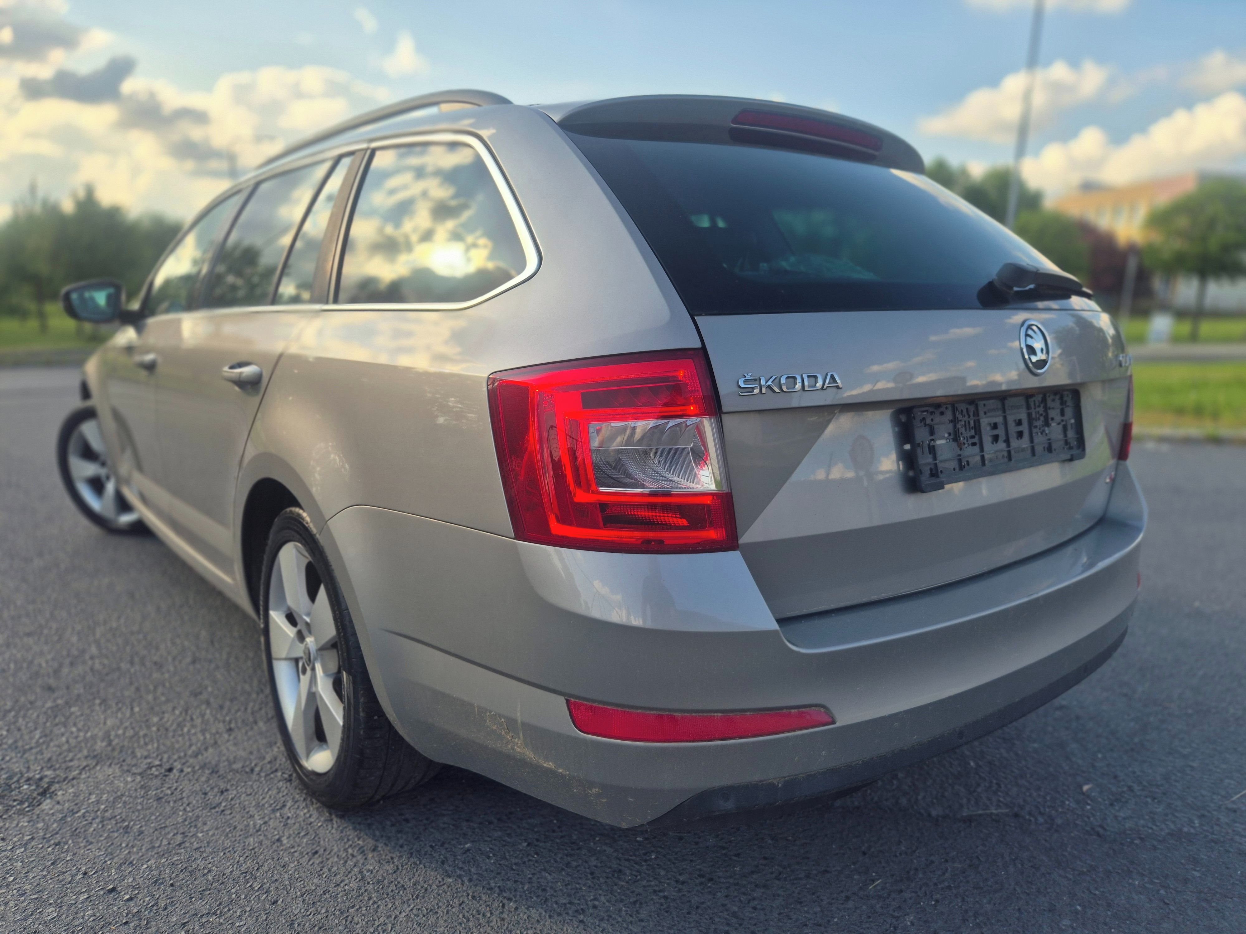 Škoda Octavia, 1 maj.plný servis 4X4 110 KW - fotka 4