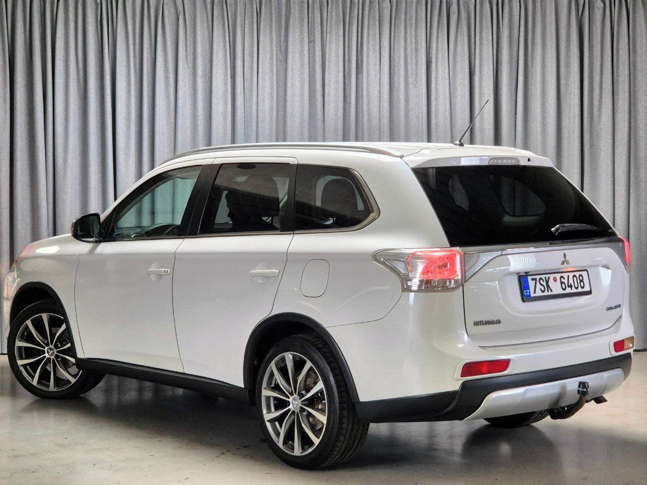 Mitsubishi Outlander, Kompletní servisní knížka - fotka 3