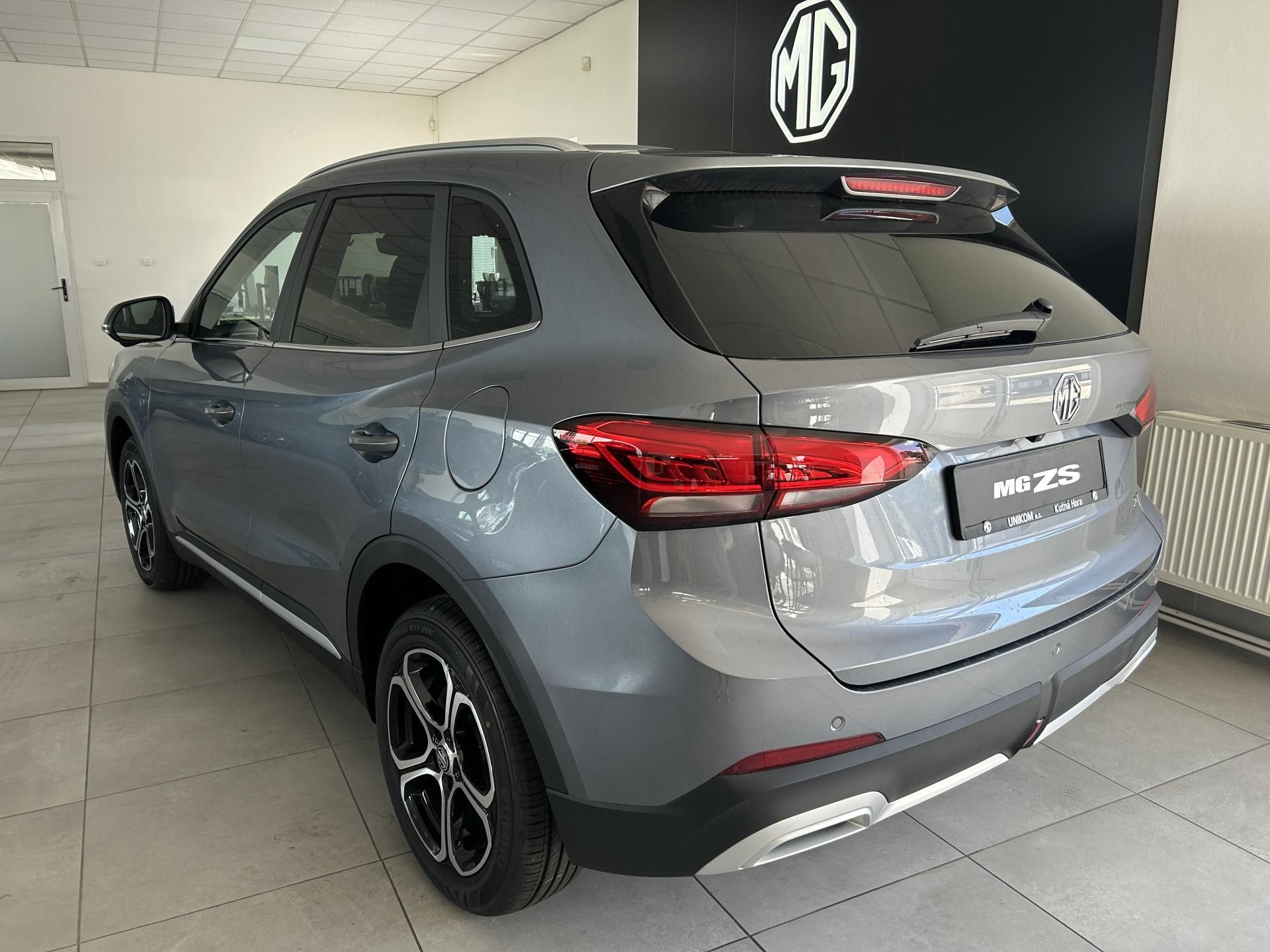 MG ZS, 1,5 HEV 145kW Emotion - fotka 4
