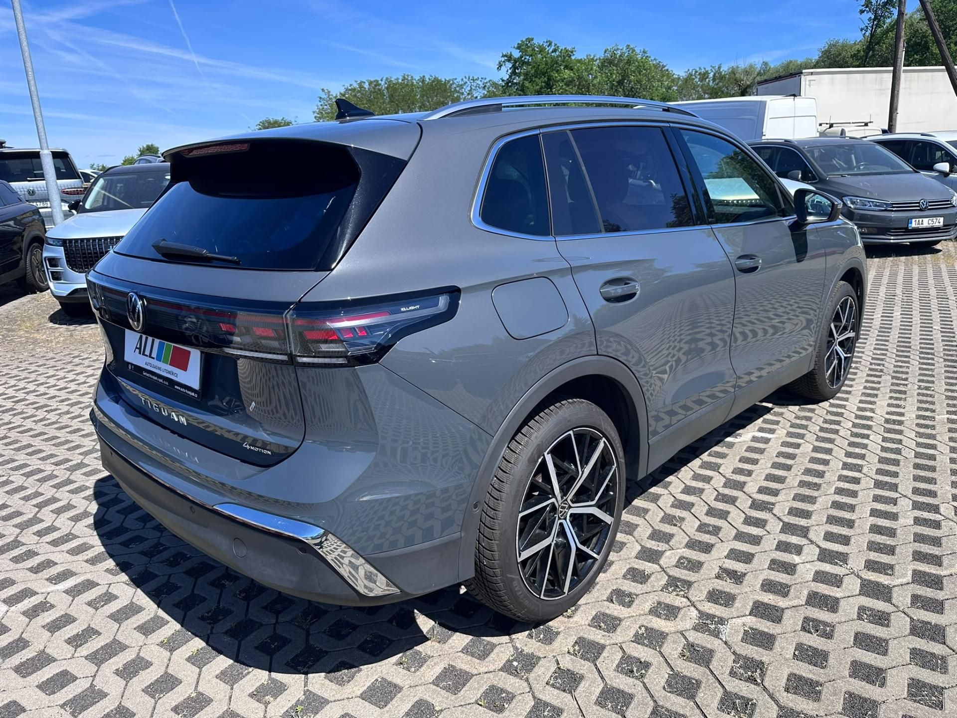 Volkswagen Tiguan, 2.0 TDI 4MOTION DSG Elegance - fotka 2