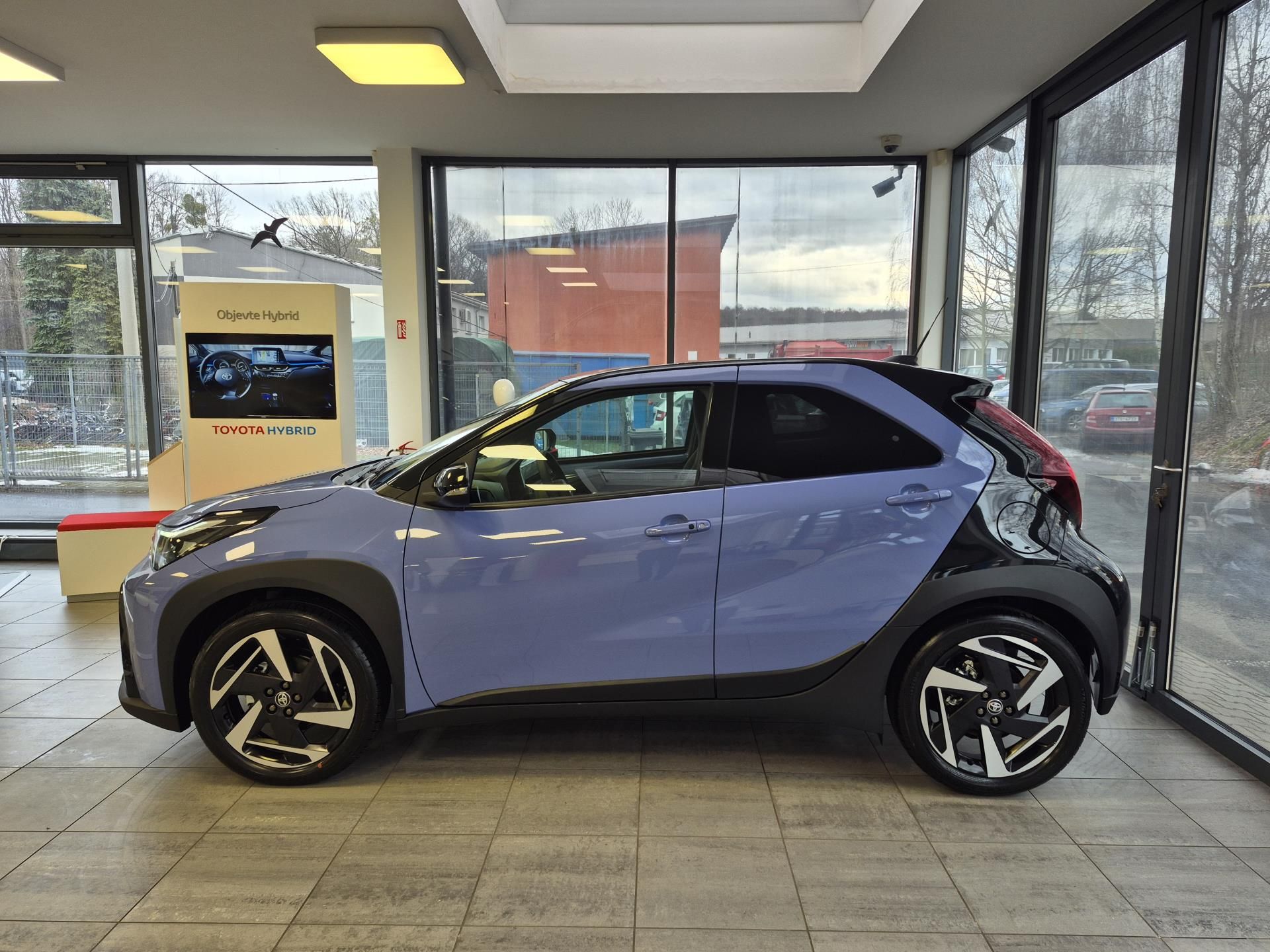 Toyota Aygo, Executive 1.5 Hybrid (116 k) - fotka 4