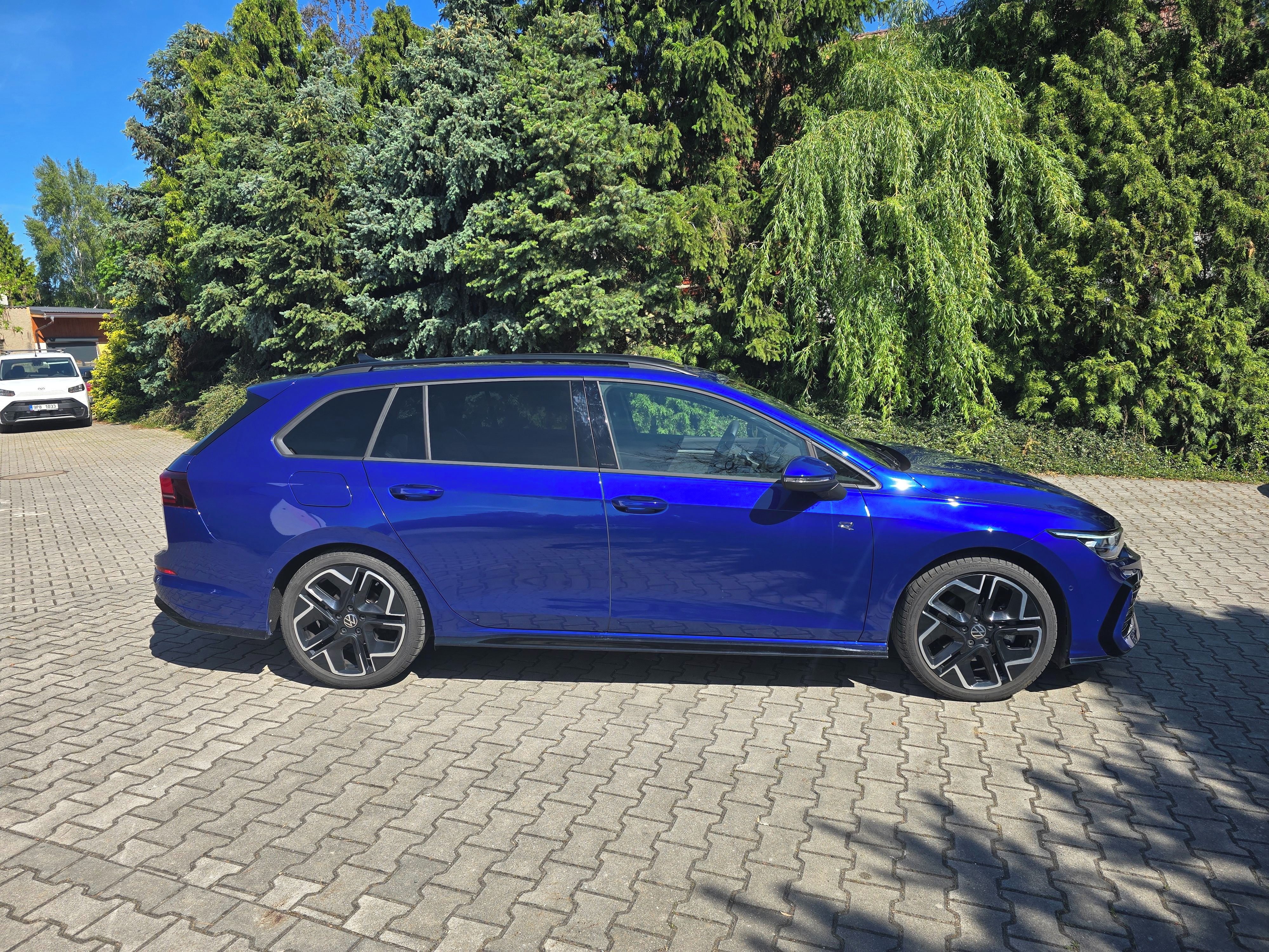 Volkswagen Golf Variant, 2.0 TDI DSG R-Line PANO, TAŽNÝ - fotka 6
