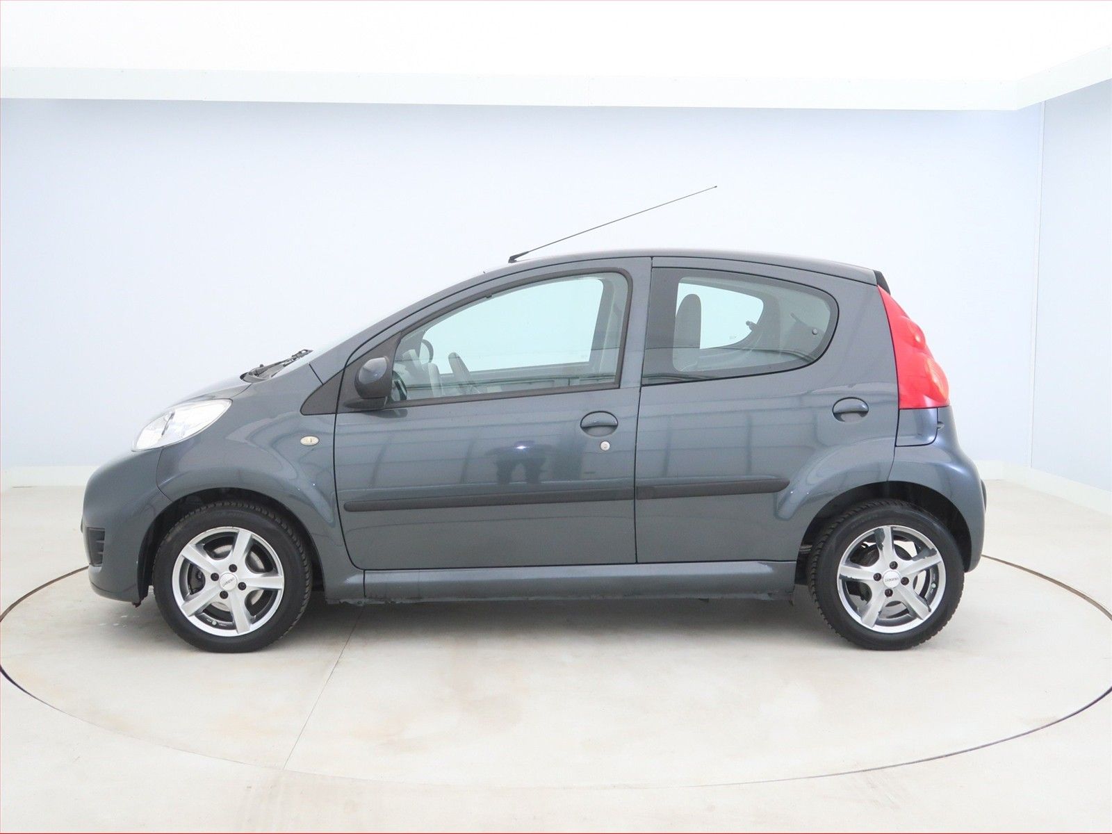 Peugeot 107, 1.0, Klima, El. okna - fotka 3