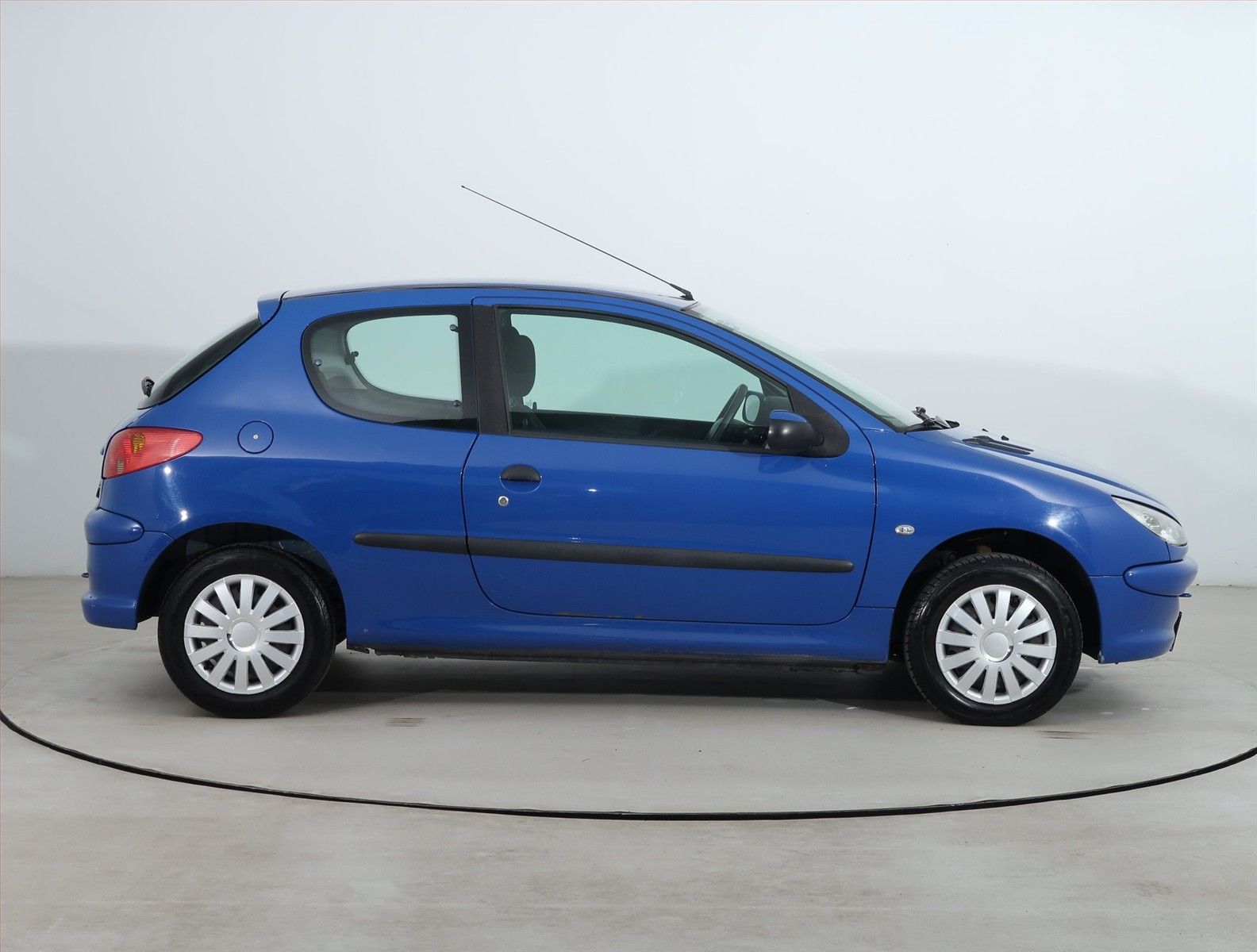 Peugeot 206, 1.4, po STK, oblíbený vůz - fotka 6