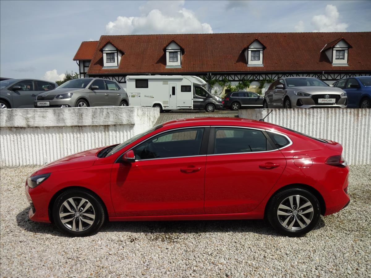 Hyundai i30, 1,4 T-GDi 103 kW Fastback - fotka 4