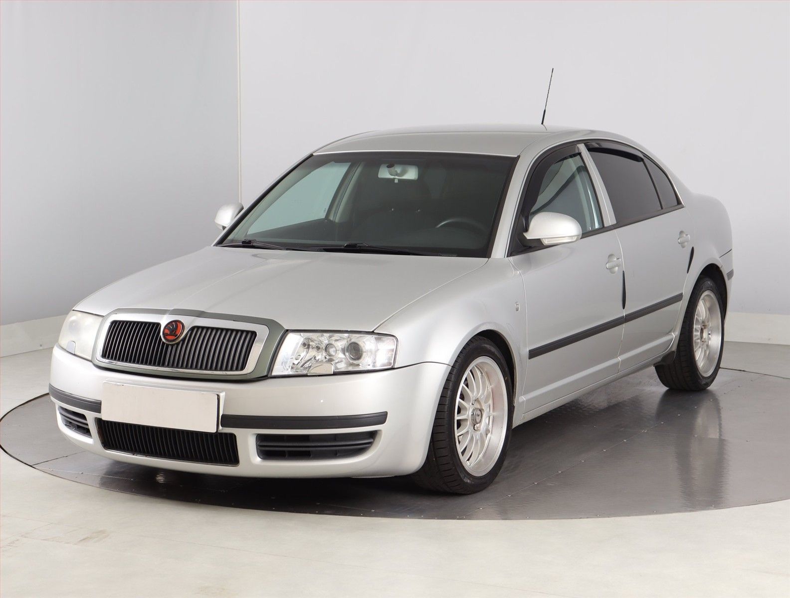 Škoda Superb, 1.9 TDI, Elegance, Serv.kniha - fotka 2