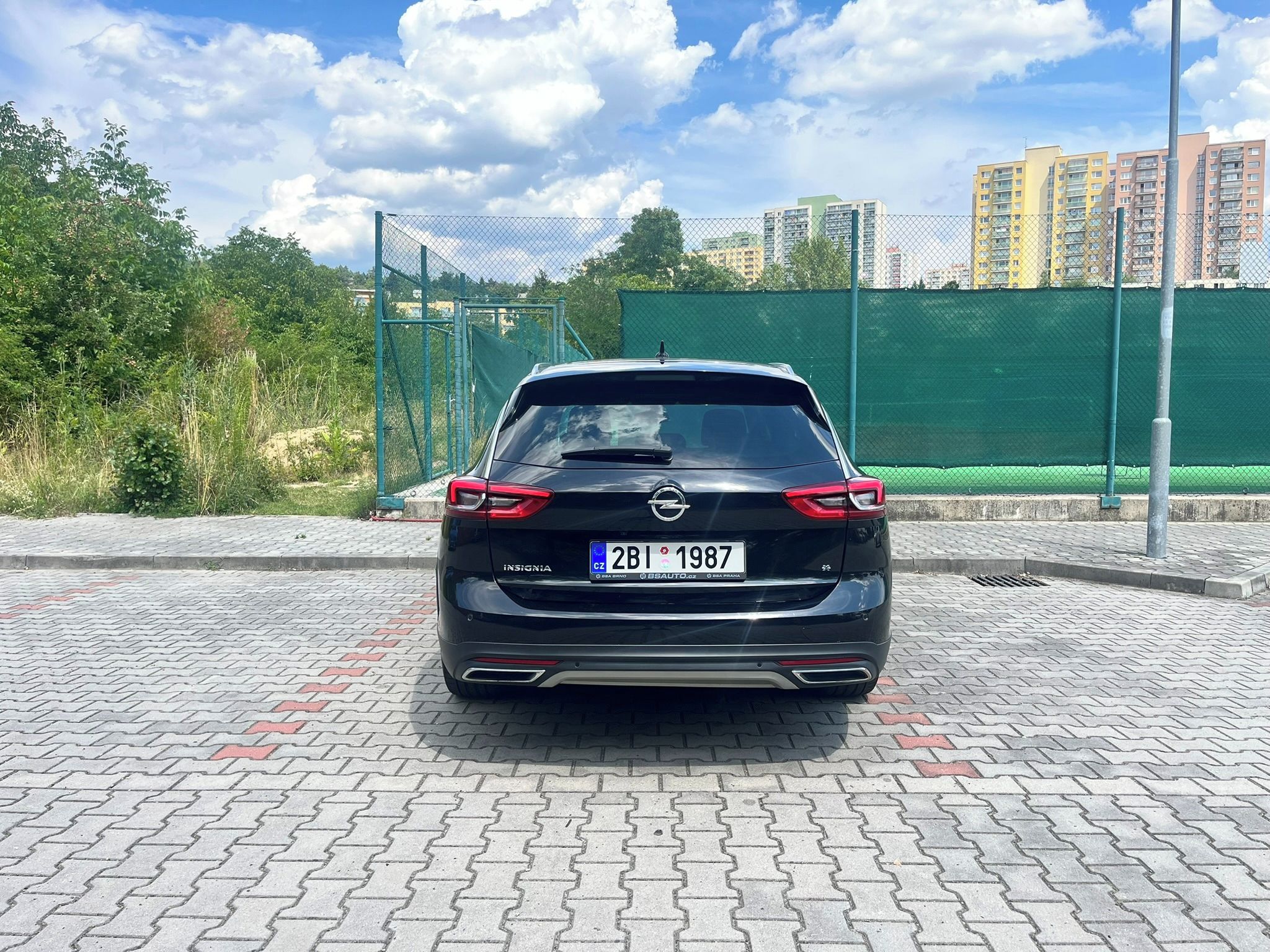 Opel Insignia, 2,0 Bi-turbo 210k,4x4,ČR,DPH - fotka 4