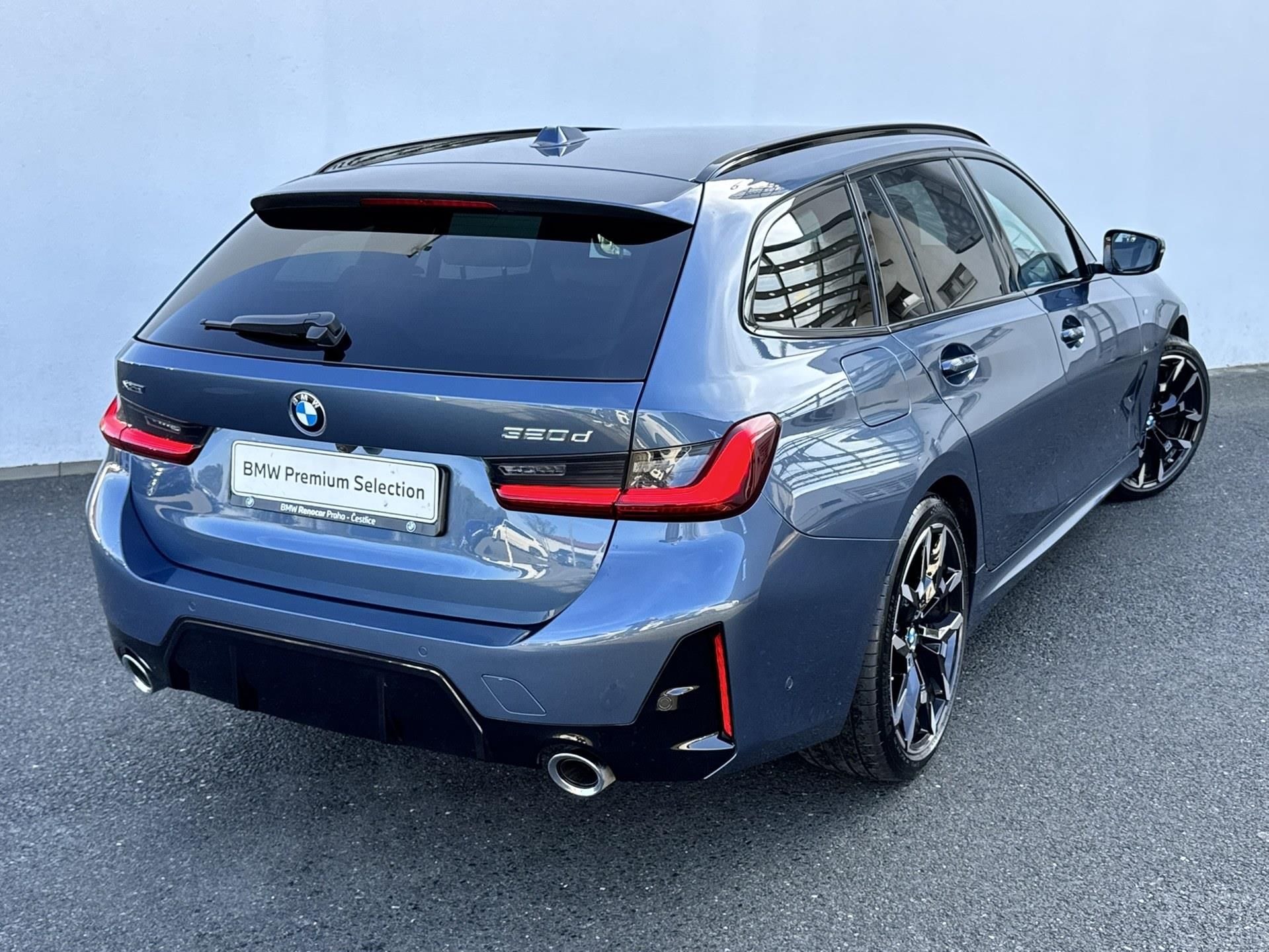 BMW Řada 3, 320d xDrive Touring Tažné 360 - fotka 2
