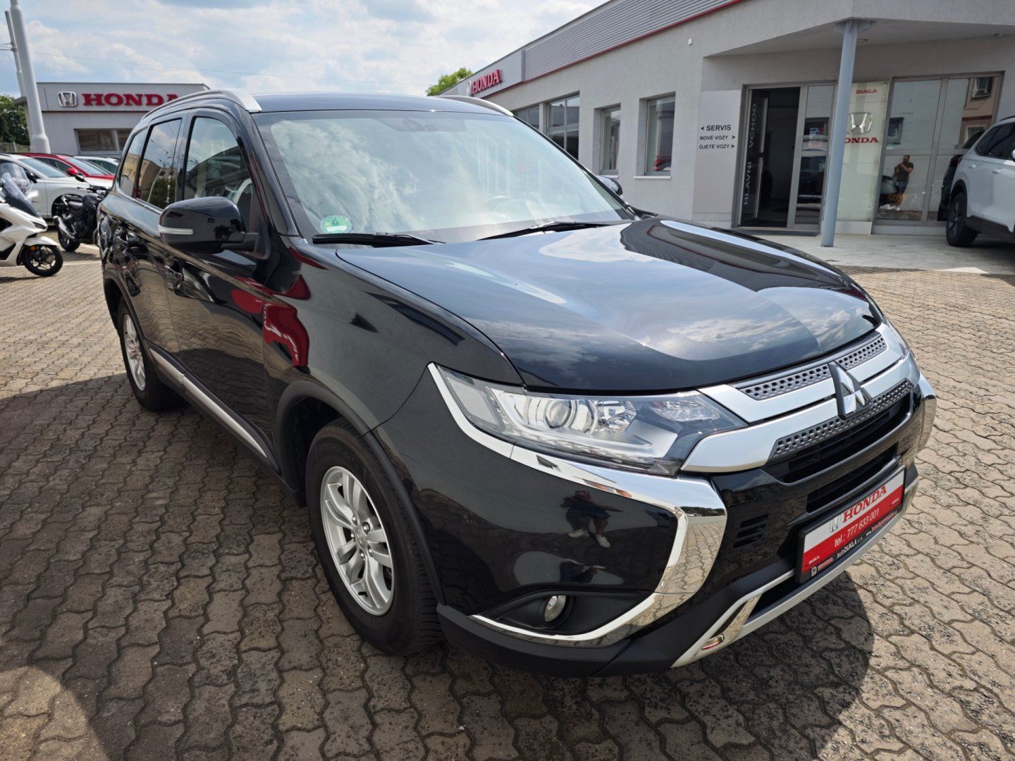 Mitsubishi Outlander, 2.0 Mivec Diamant 2WD Kamera - fotka 2