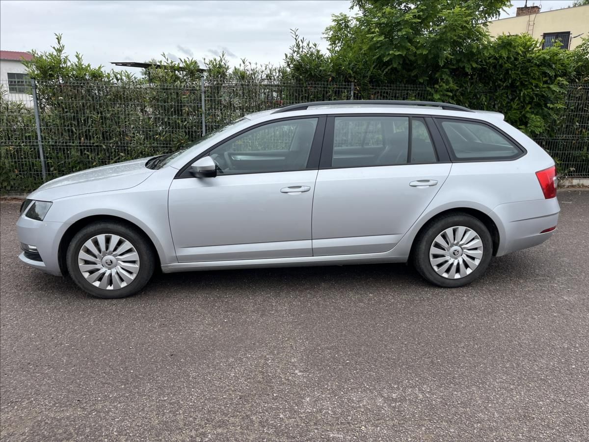 Škoda Octavia, 1,6 TDi KLIMA TAŽNÉ SERVIS - fotka 4