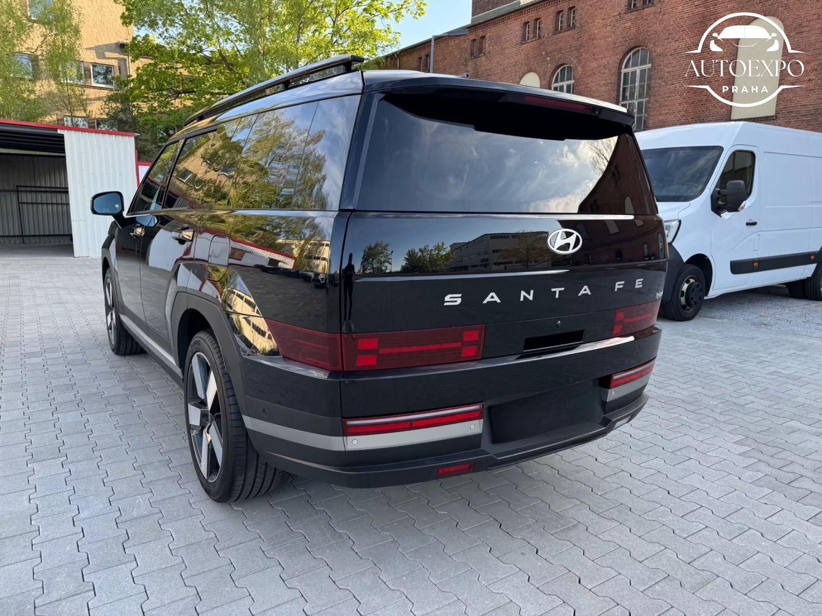 Hyundai Grand Santa Fe, Santa Fe 1.6 T-GDI Hybrid 4WD - fotka 4