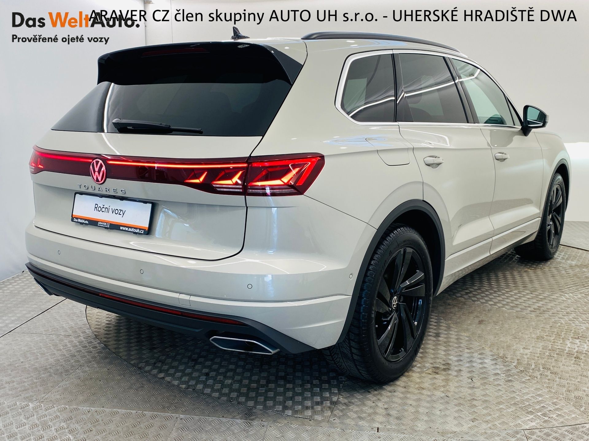 Volkswagen Touareg, 3,0TDI 210 kW Elegance 4x4 - fotka 2